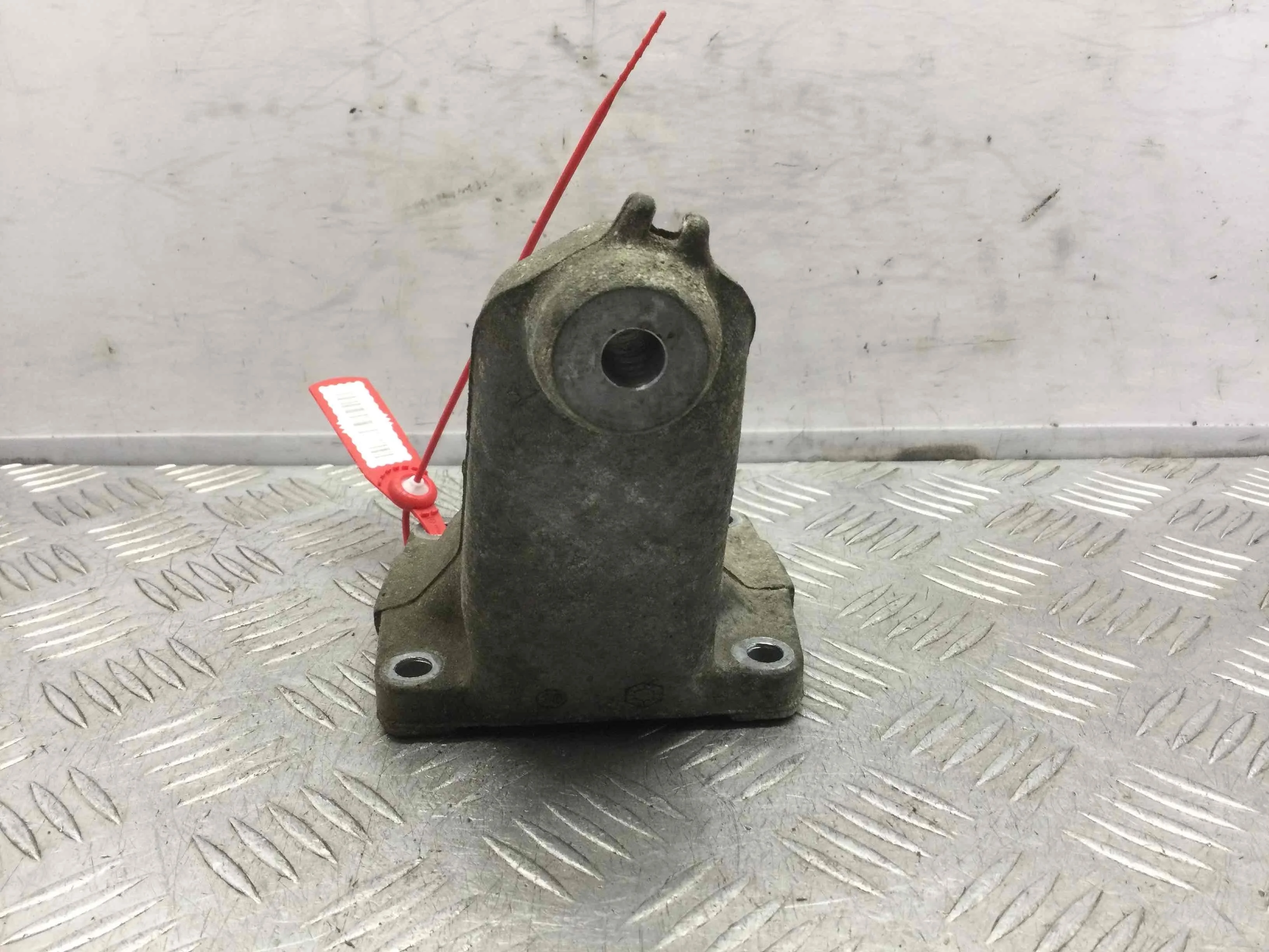 Кронштейн двигателя Mercedes C-klasse W202/S202 [рестайлинг] (1997-2001) бензин 2.0 i Автомат Седан