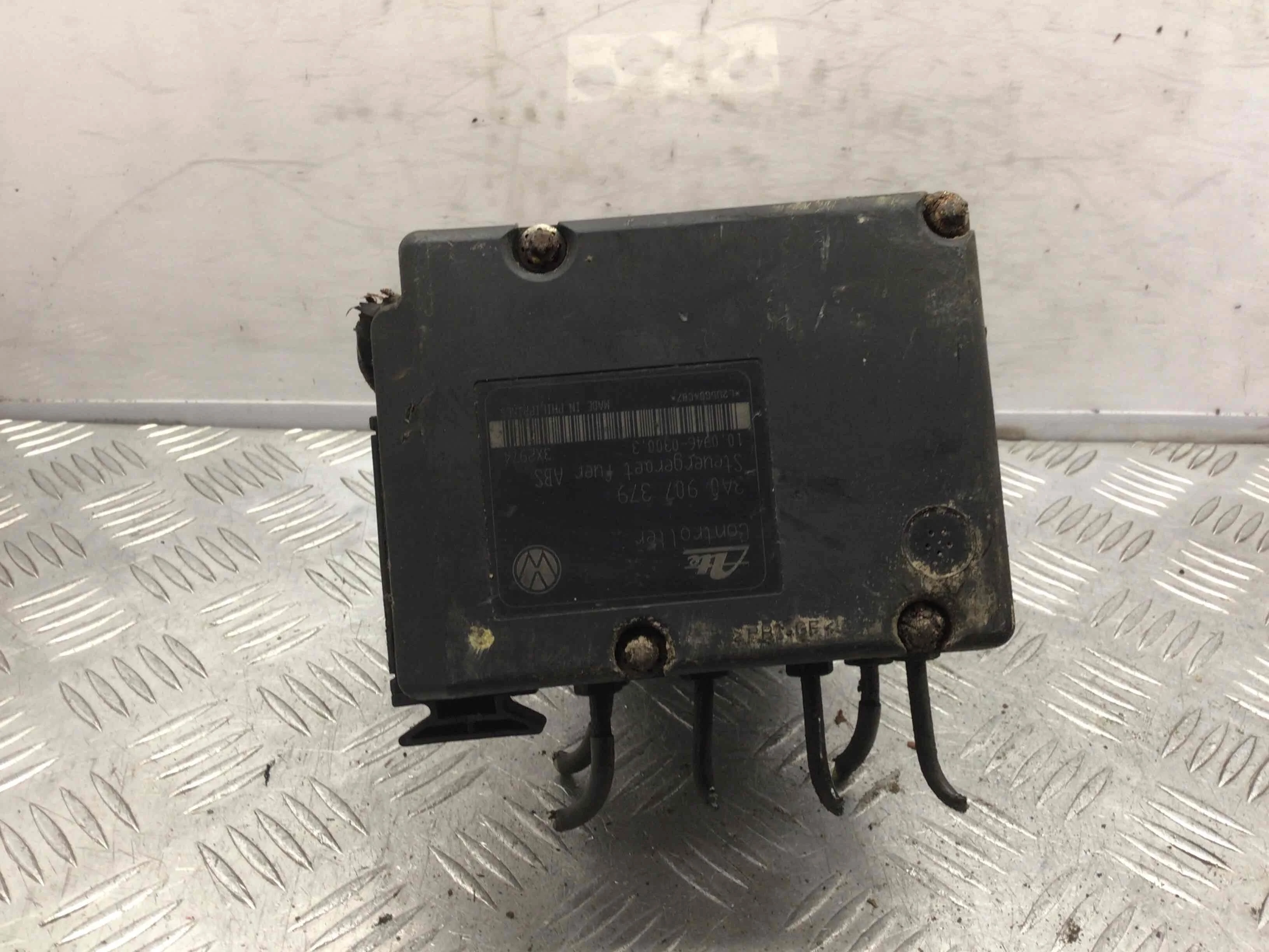 Блок ABS Volkswagen Golf 3 поколение (1991-1997) бензин 1.8  Механика Х/б