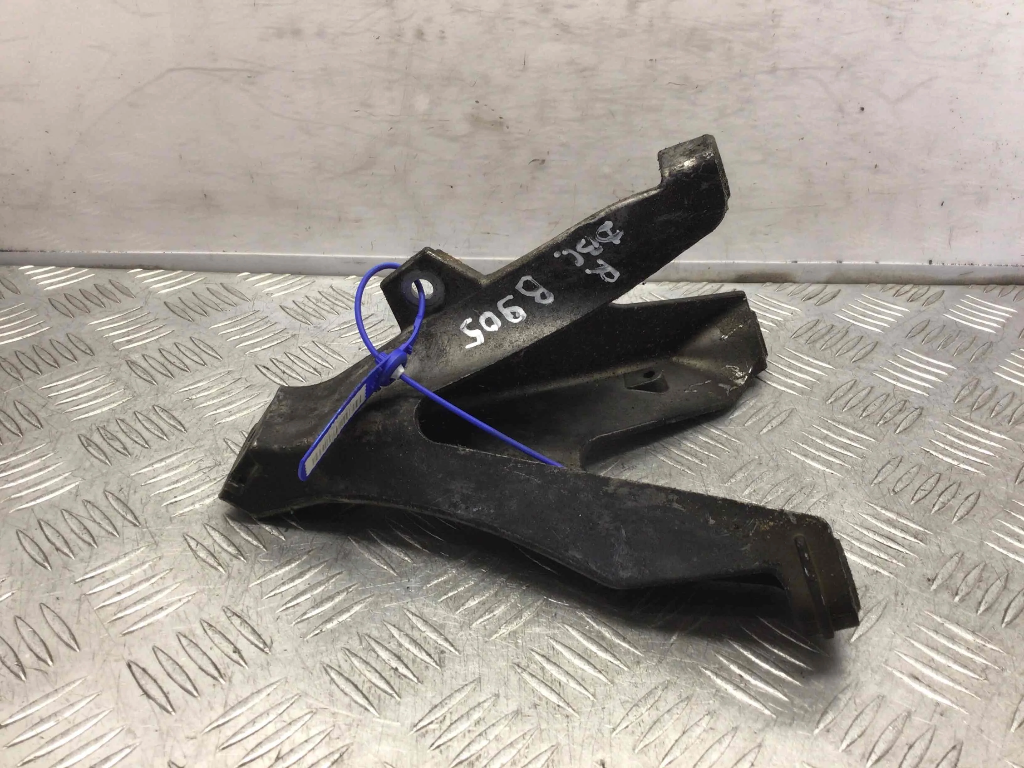 Кронштейн двигателя Audi A5 8T (2007-2011) дизель 2.0 TDI Механика Седан