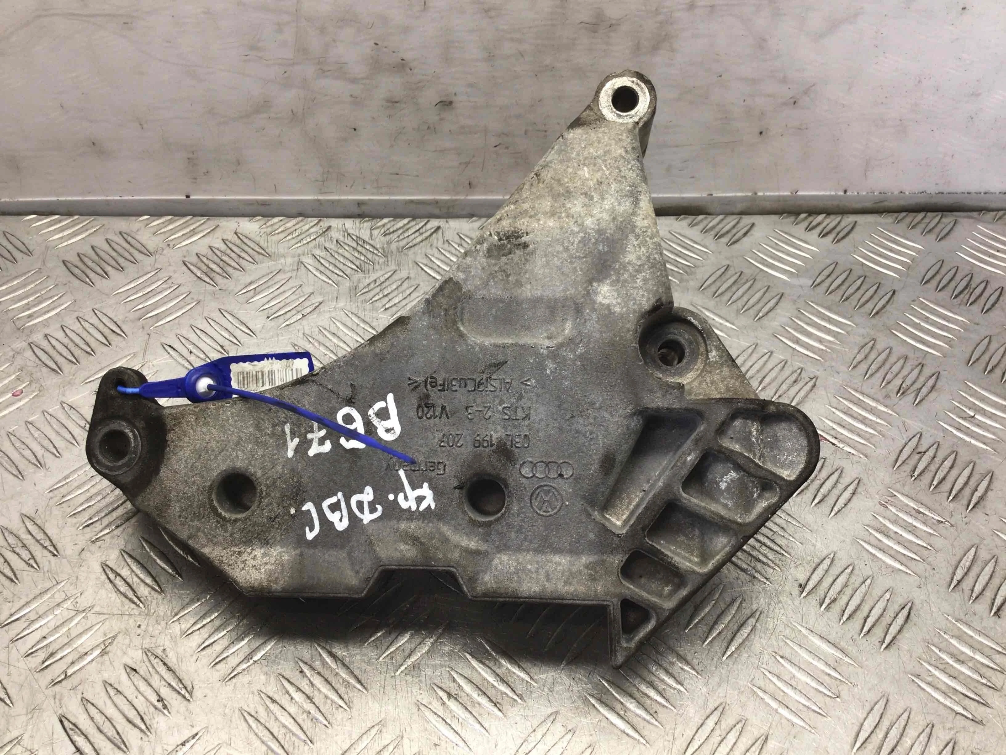 Кронштейн двигателя Volkswagen Passat B6 (2005-2010) дизель 2.0 TDCi Механика Седан