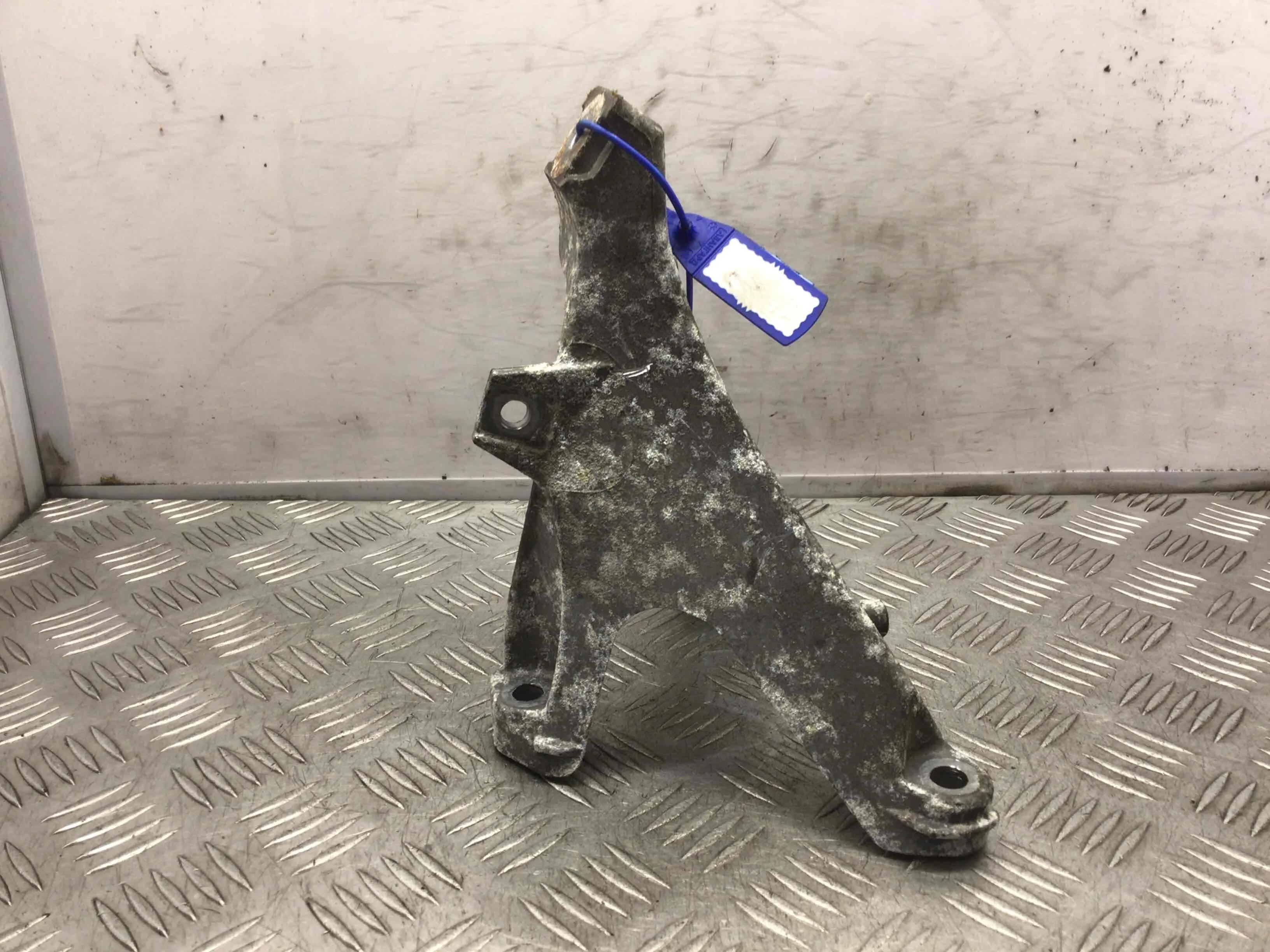 Кронштейн двигателя Audi A4 B7 (2004-2008) дизель 2.0 TDI Механика Седан