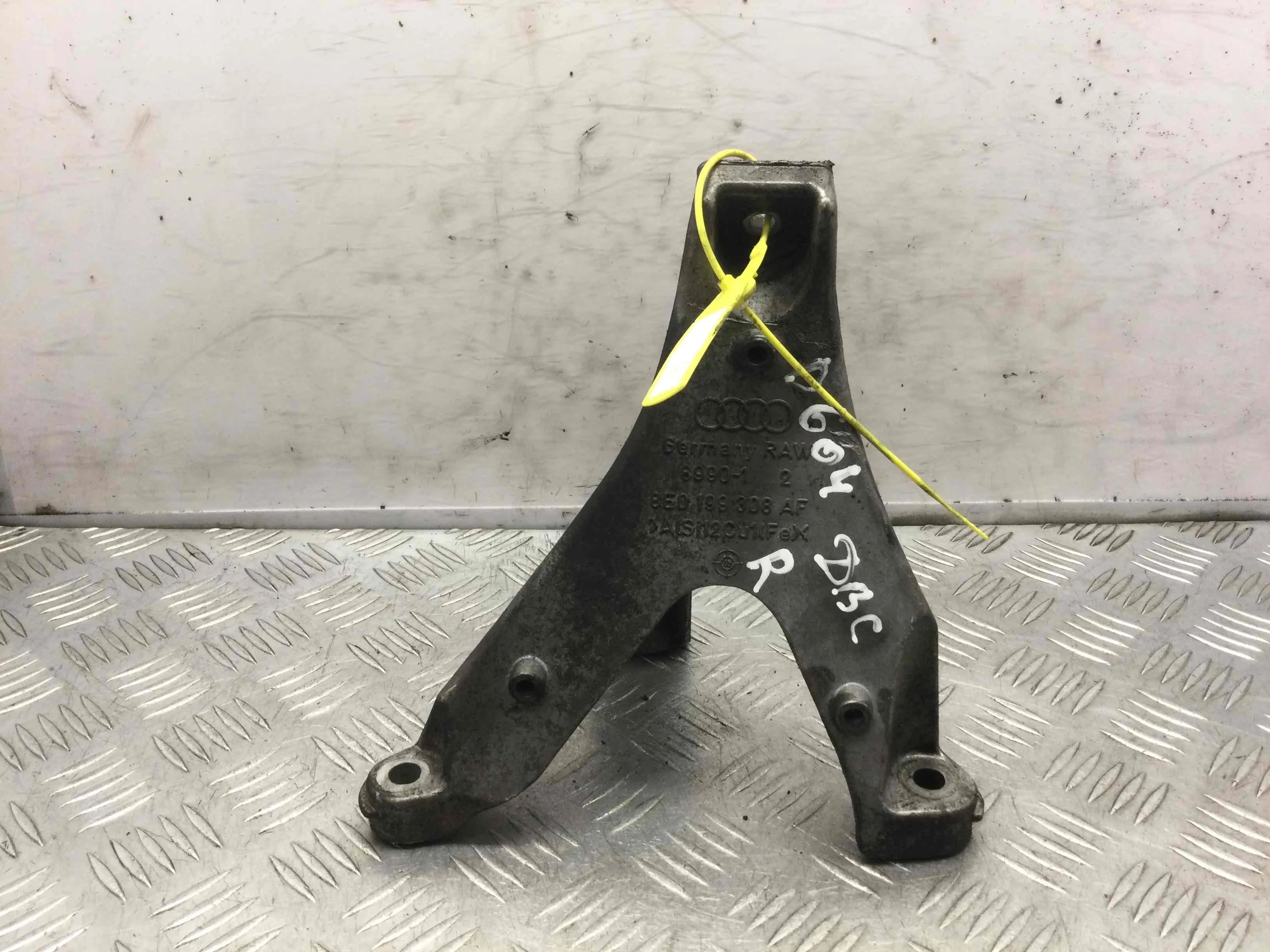 Кронштейн двигателя Audi A4 B7 (2004-2008) дизель 2.0 TDI Вариатор Седан