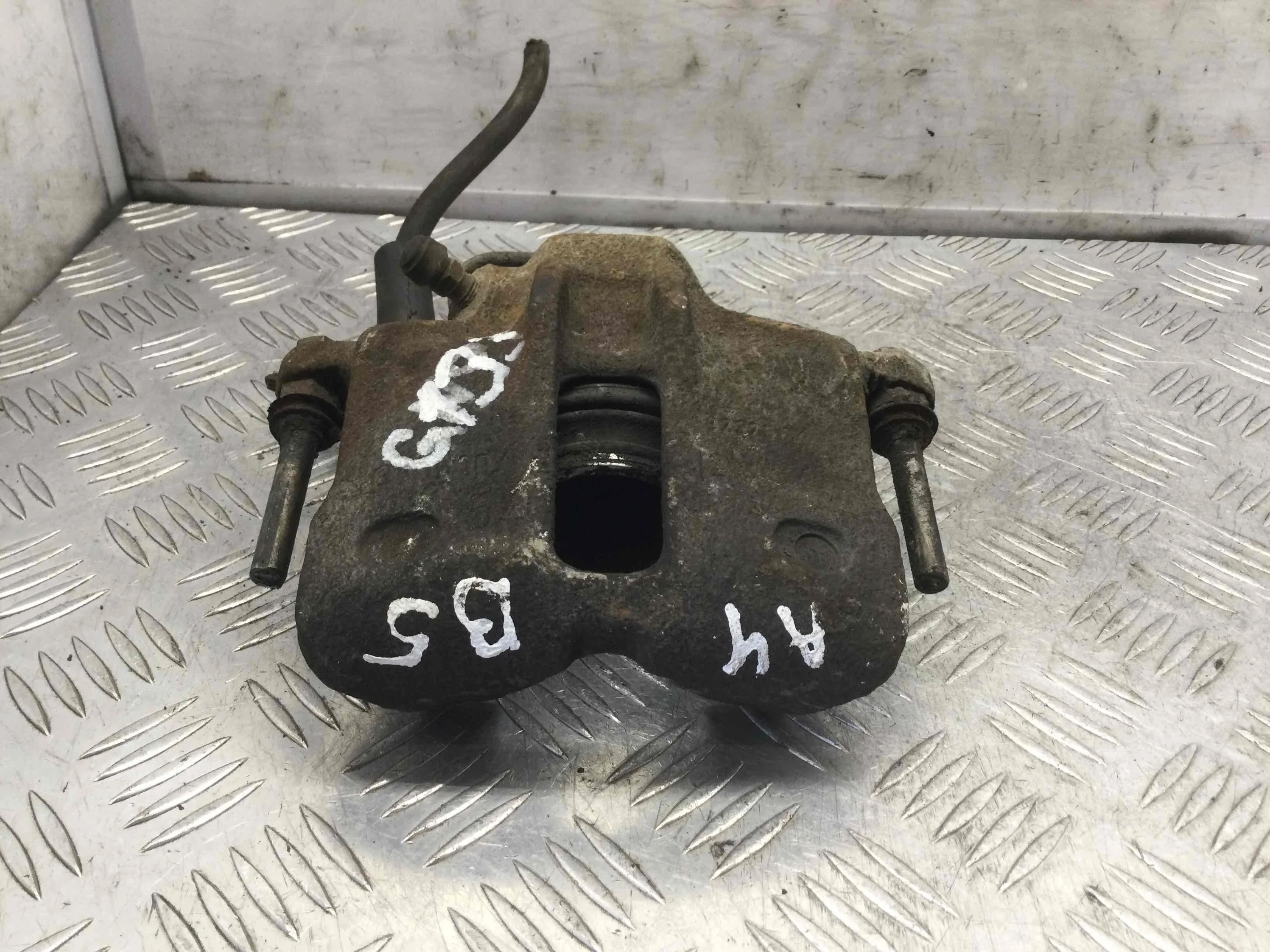 Суппорт передний левый Audi A4 B5 (1994-1999) бензин 1.6 i Механика Седан