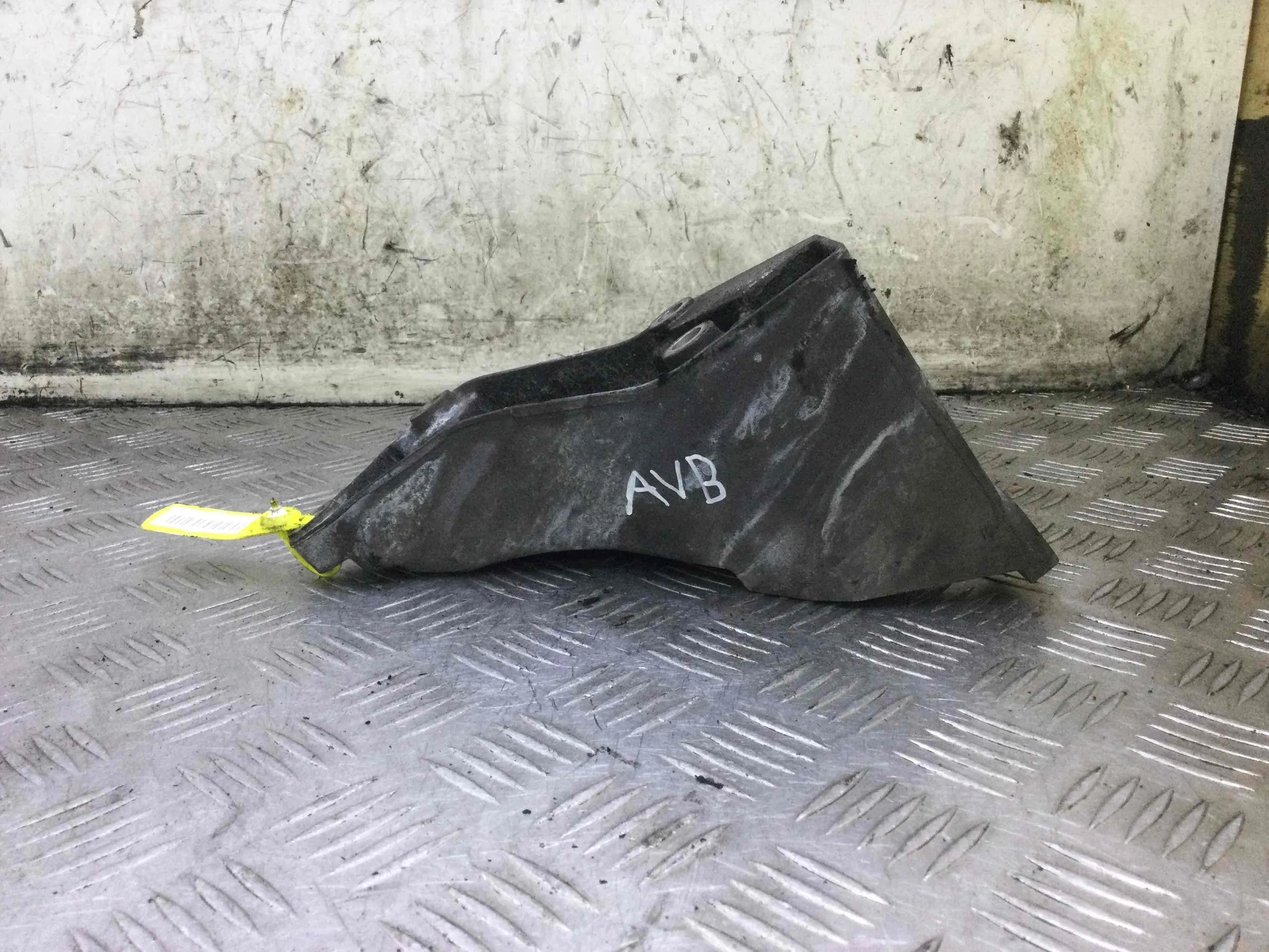 Кронштейн двигателя Volkswagen Passat B5+ [рестайлинг] (2000-2005) дизель 1.9 TDI Механика Универсал