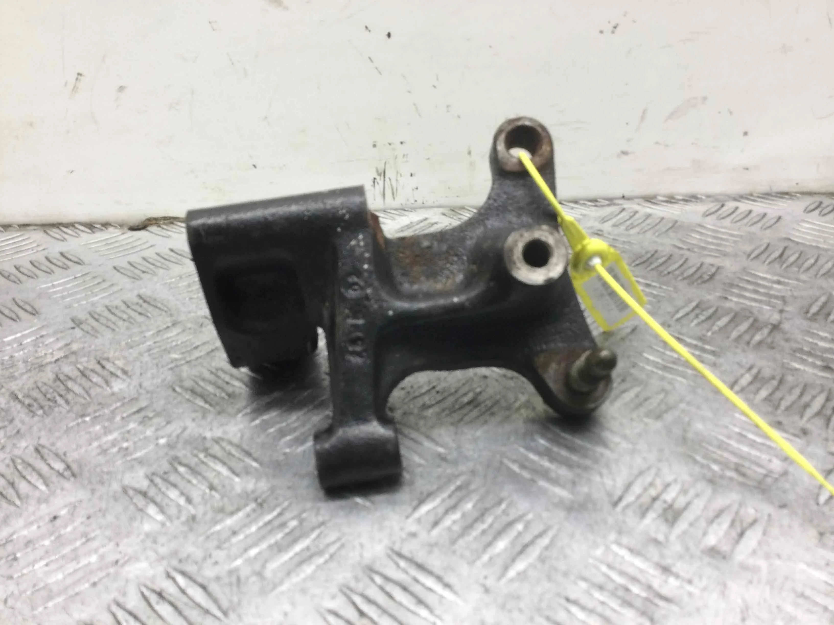 Кронштейн двигателя Nissan Almera Tino V10 2000 - 2006 бензин 1.8 i Механика Минивэн