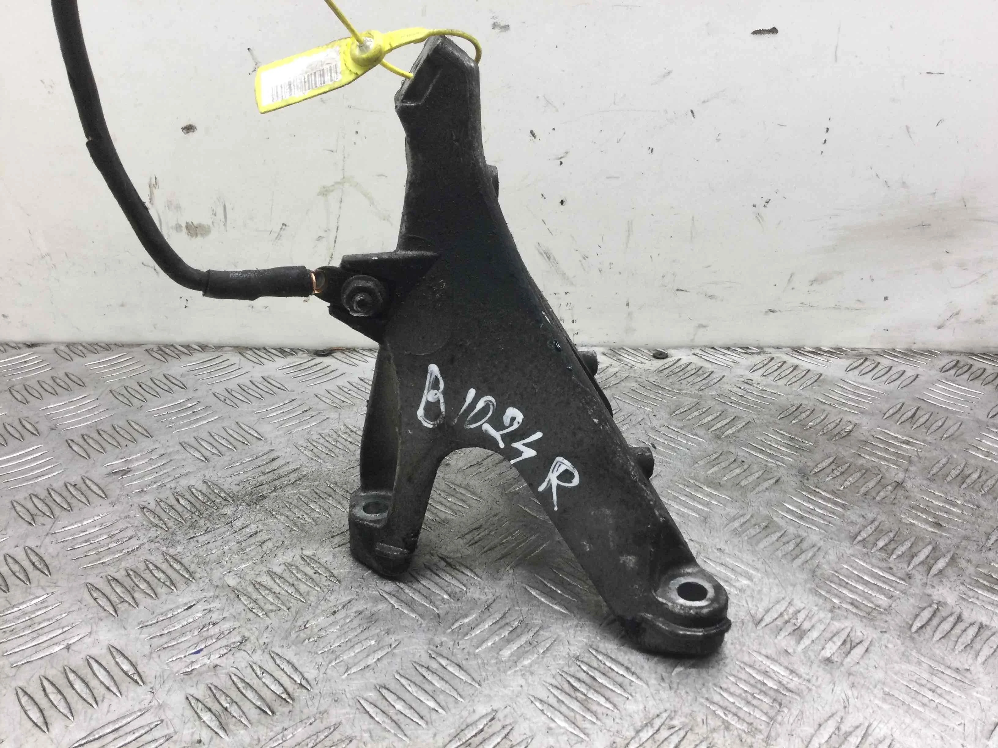 Кронштейн двигателя Audi A4 B7 (2004-2008) дизель 2.0 TDI Механика Седан