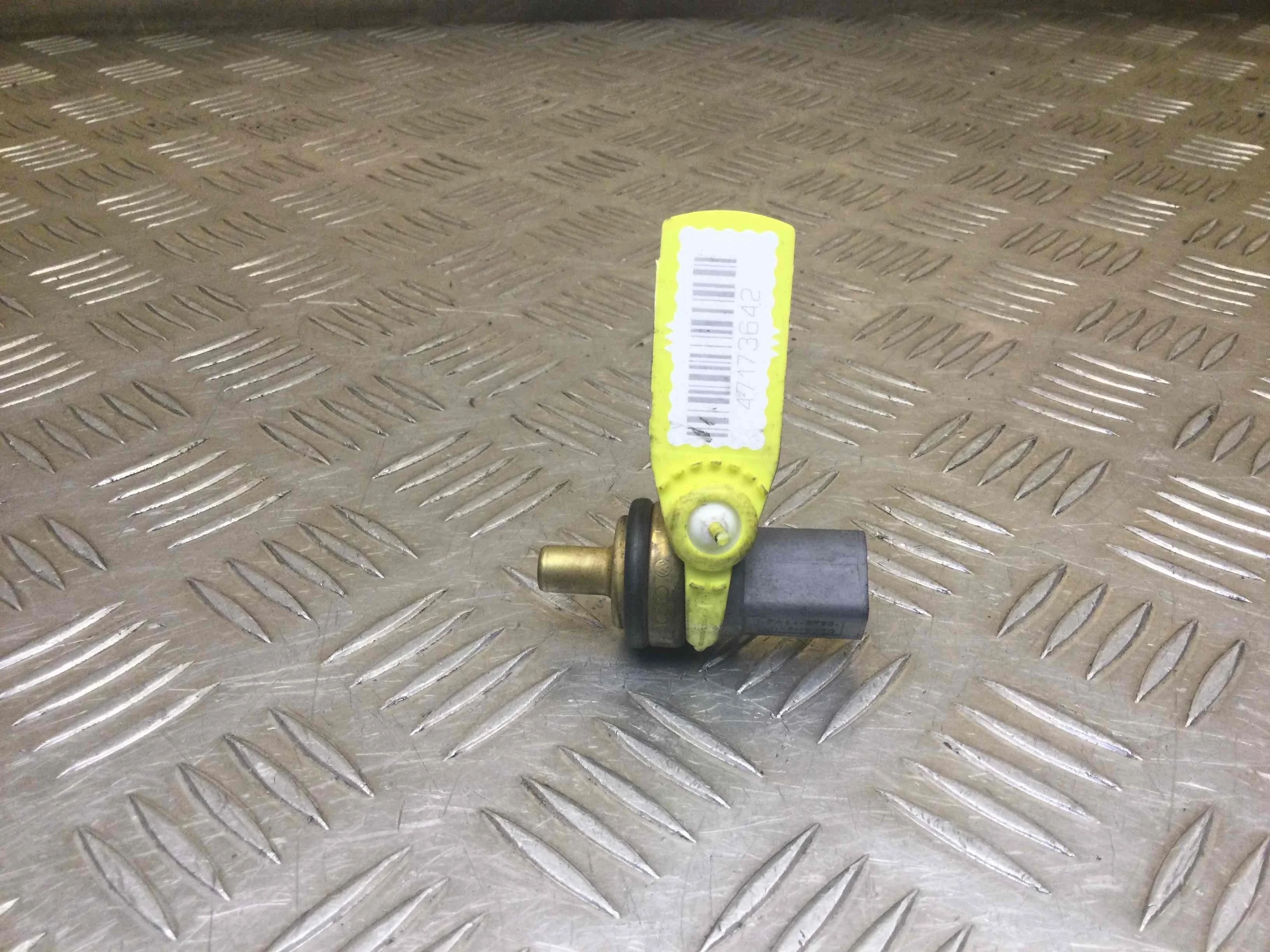 Датчик температуры охлаждающей жидкости Volkswagen Transporter T5 2003 - 2009 дизель 1.9 TDI Механика Грузовой