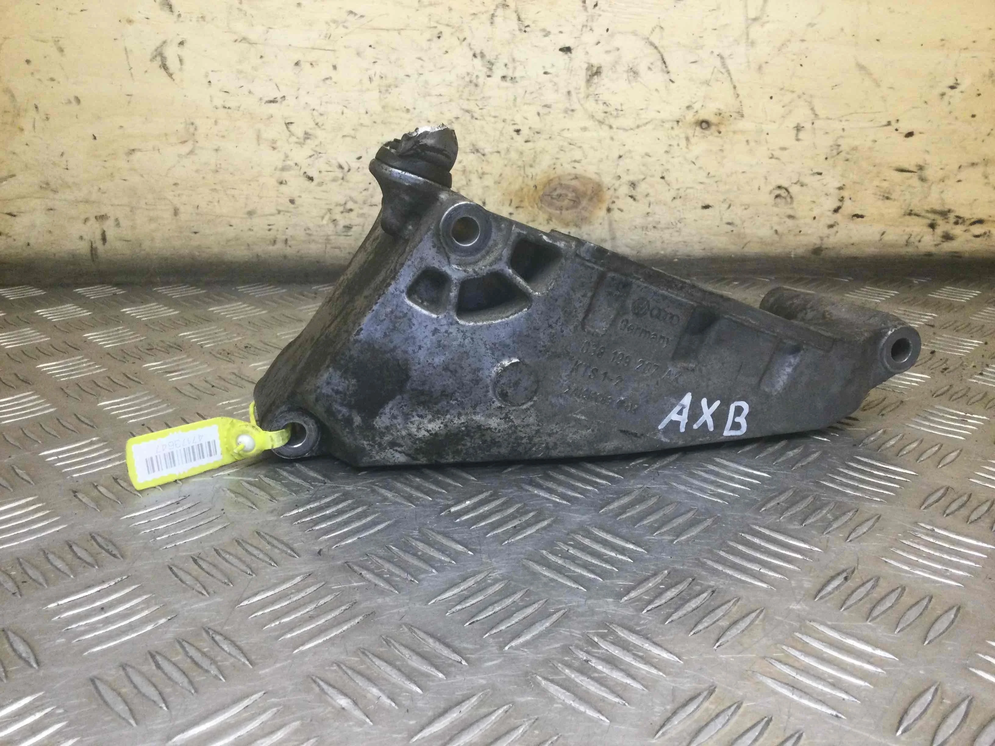 Кронштейн двигателя Volkswagen Transporter T5 2003 - 2009 дизель 1.9 TDI Механика Грузовой