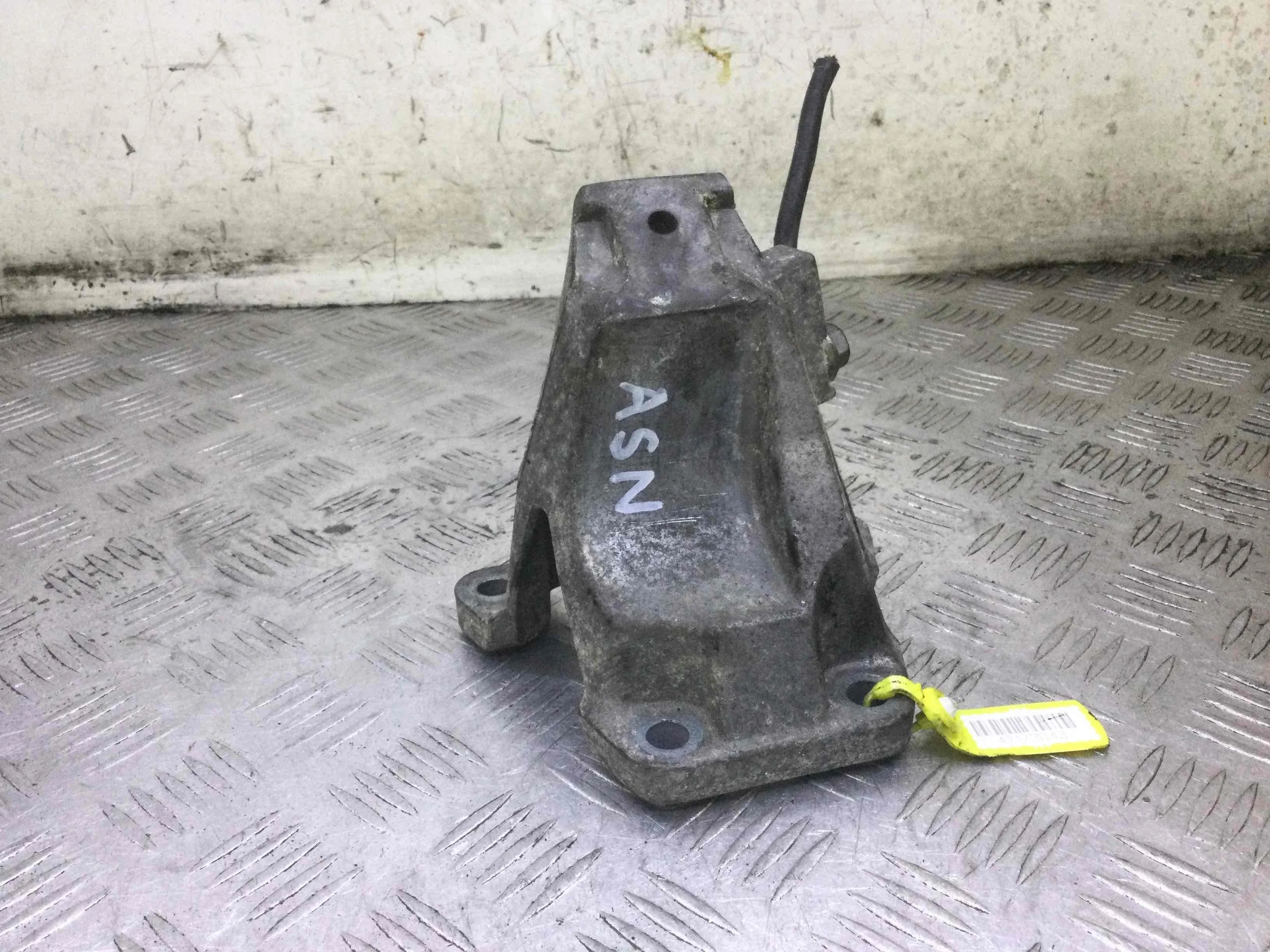 Кронштейн Audi A4 B6 (2000-2005) бензин 3.0 i Вариатор Седан