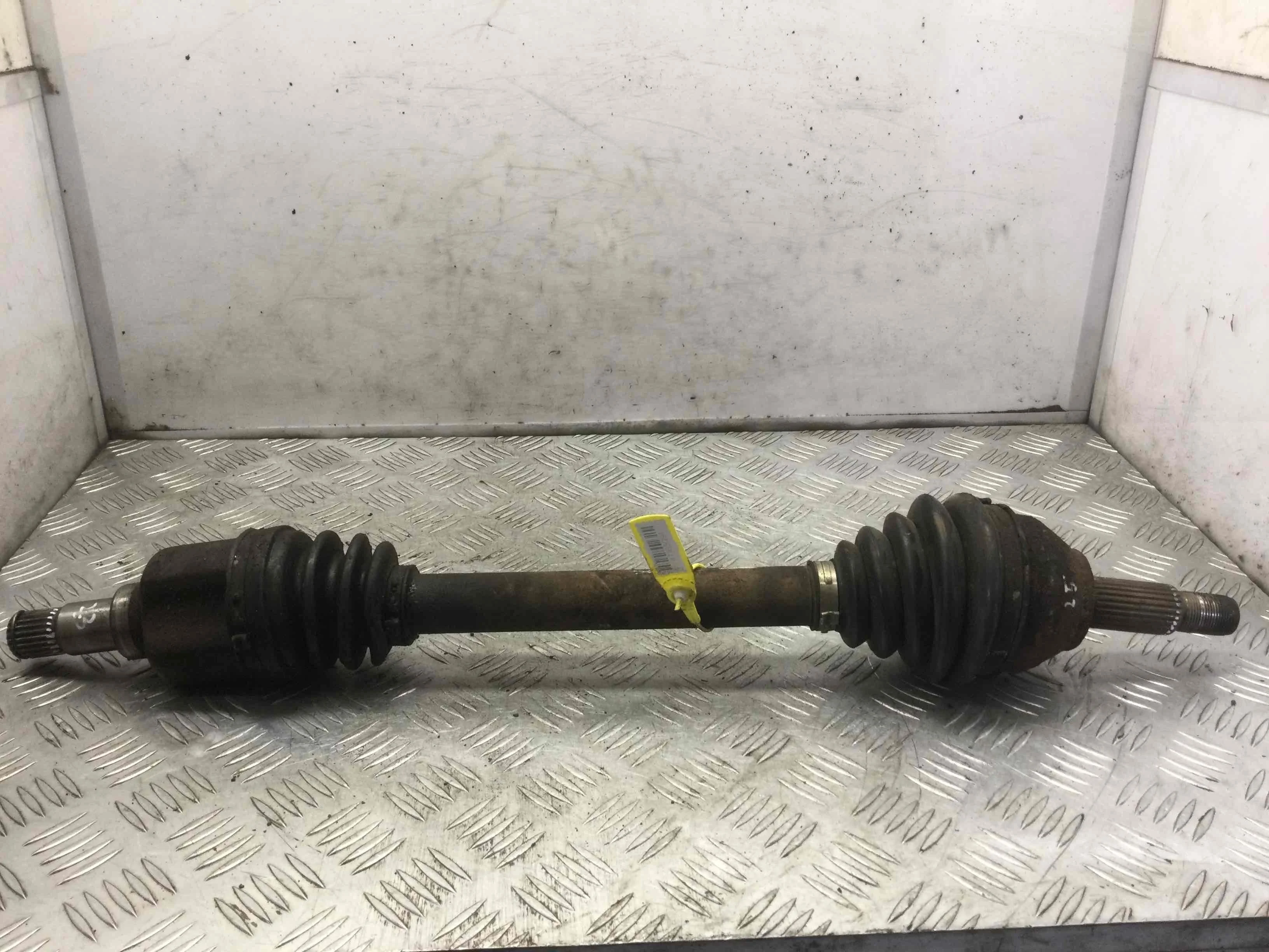 Полуось передняя левая (приводной вал, ШРУС) Ford Focus 1 поколение (1998-2001) бензин 1.8 i Механика Х/б