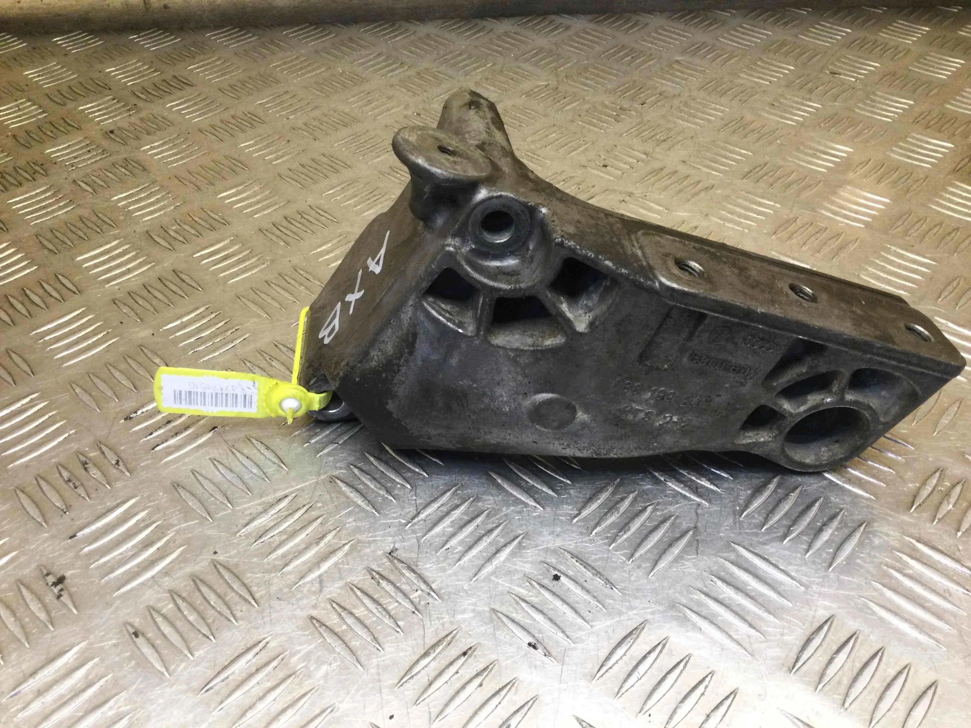 Кронштейн двигателя Volkswagen Transporter T5 2003 - 2009 дизель 1.9 TDI Механика Грузовой