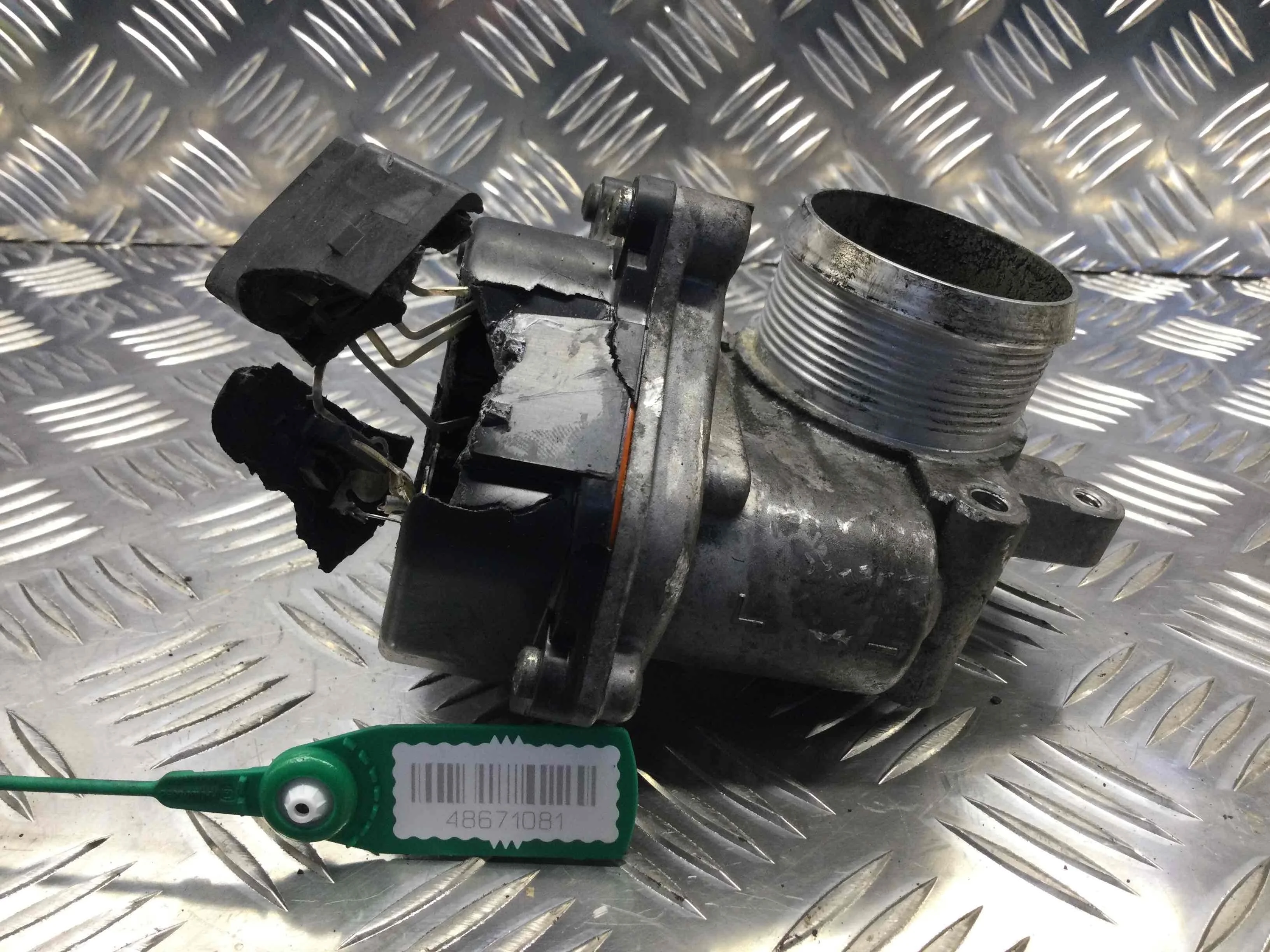 Заслонка дроссельная Volkswagen Caddy 3 поколение (2004-2010) дизель 1.6 TDI Механика