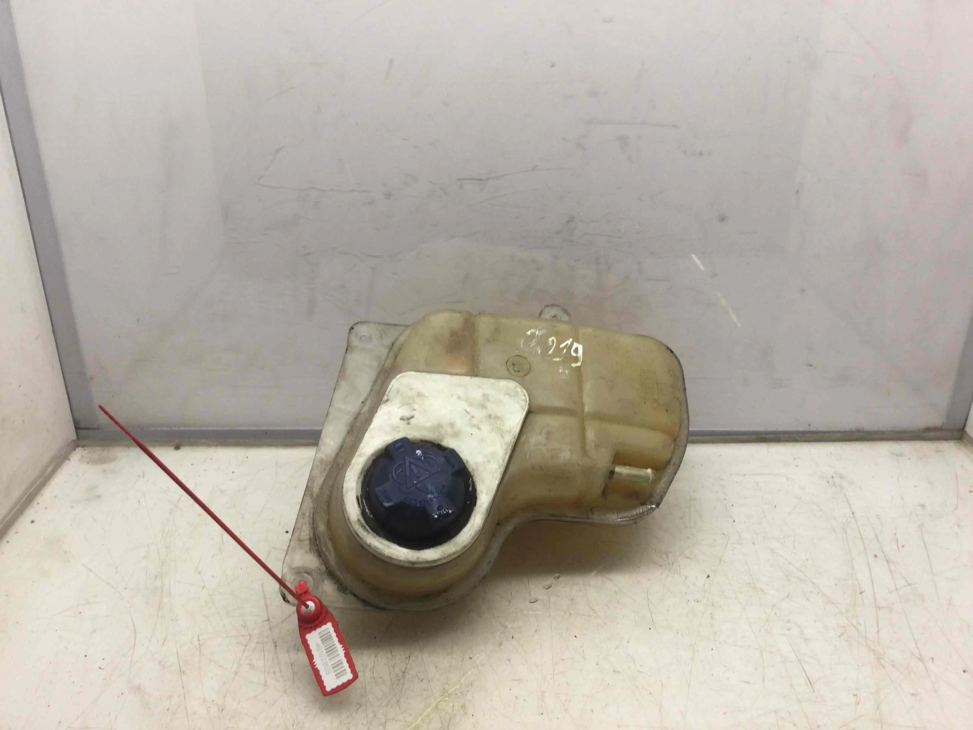 Бачок расширительный Audi A4 B5 (1994-1999) бензин 1.6 i Автомат Седан