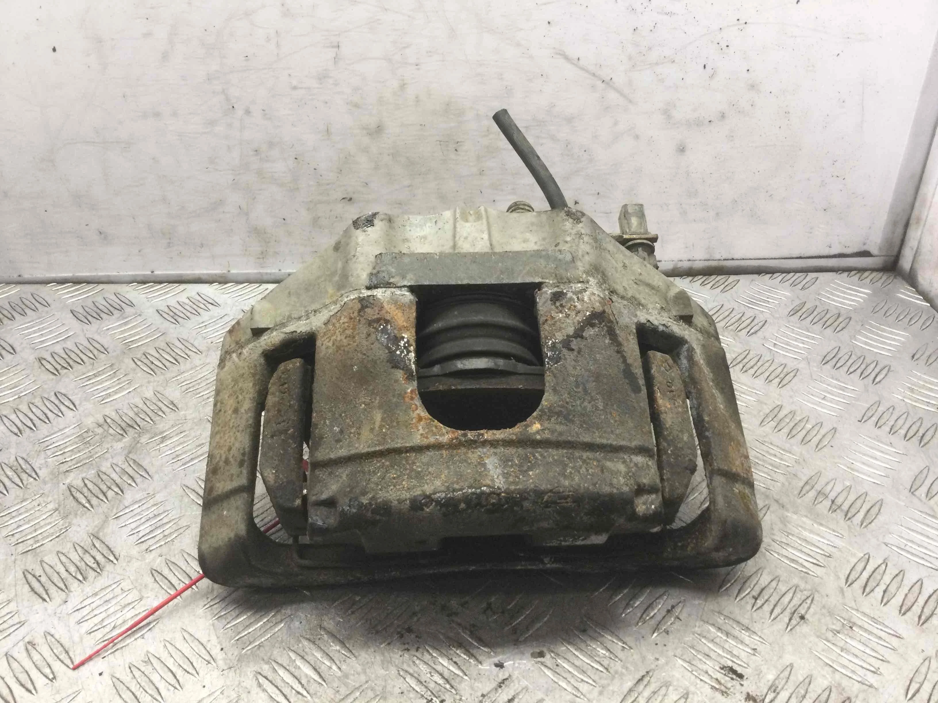 Суппорт передний правый Audi A4 B5 (1994-1999) дизель 2.5 TDI Автомат Седан