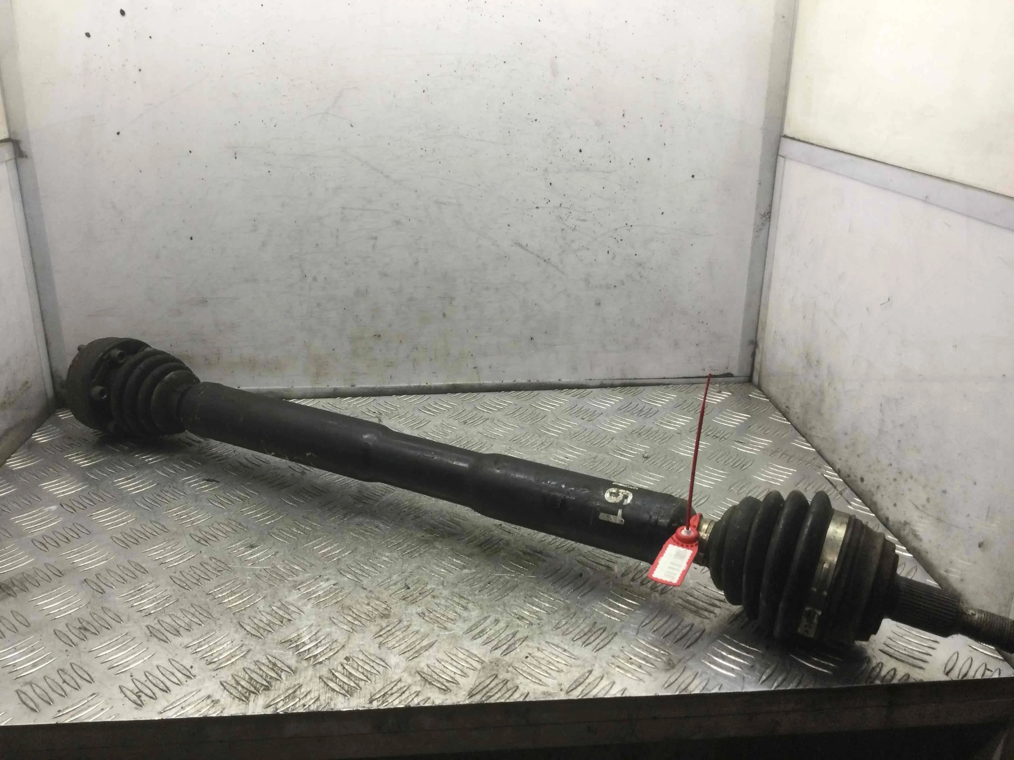 Полуось передняя правая (приводной вал, ШРУС) Audi A3 8L (1996-2000) бензин 1.6  Механика Х/б