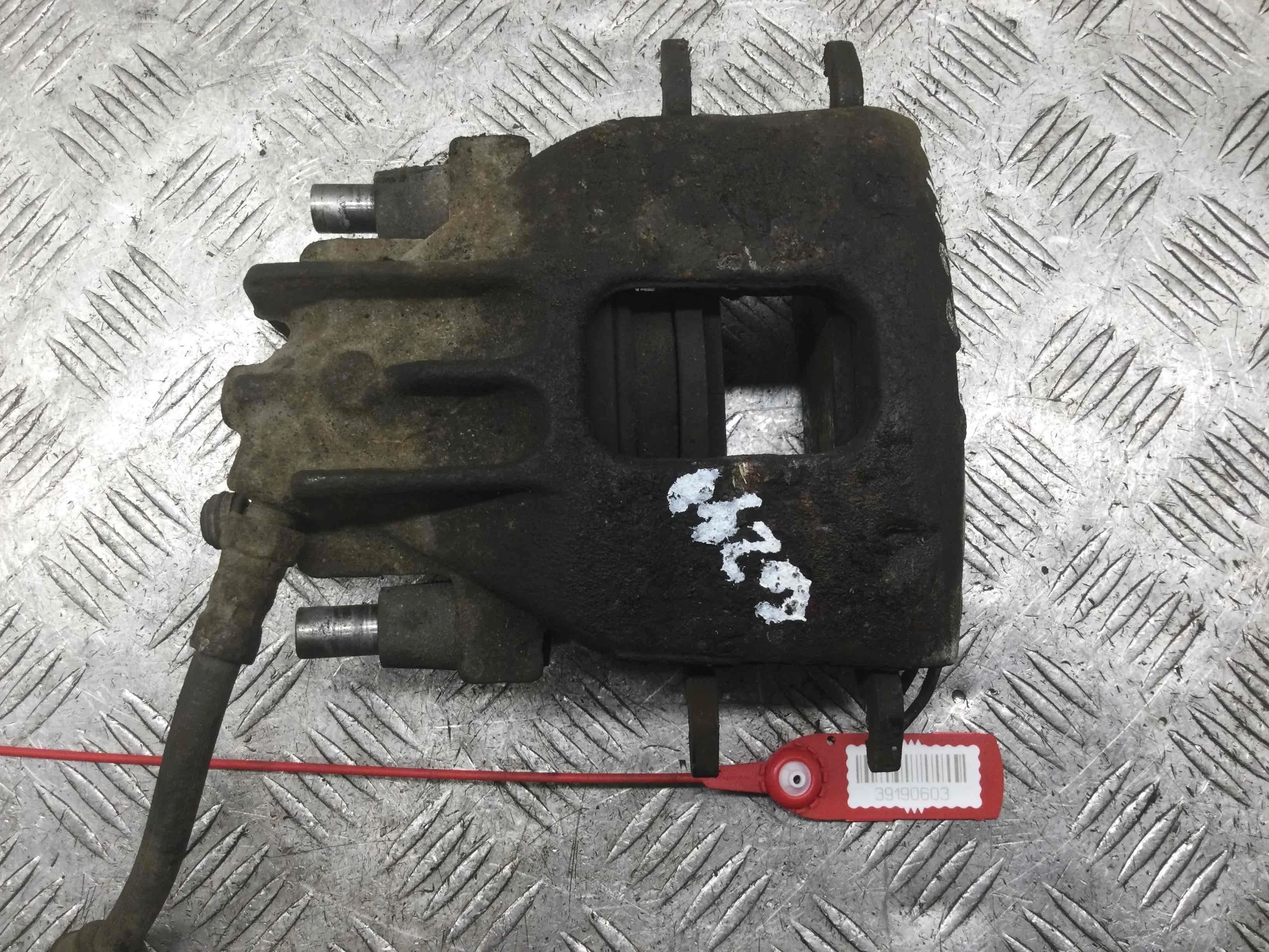 Суппорт передний правый Ford Focus 1 поколение [рестайлинг] (2001-2005) бензин 1.8 i Механика Универсал