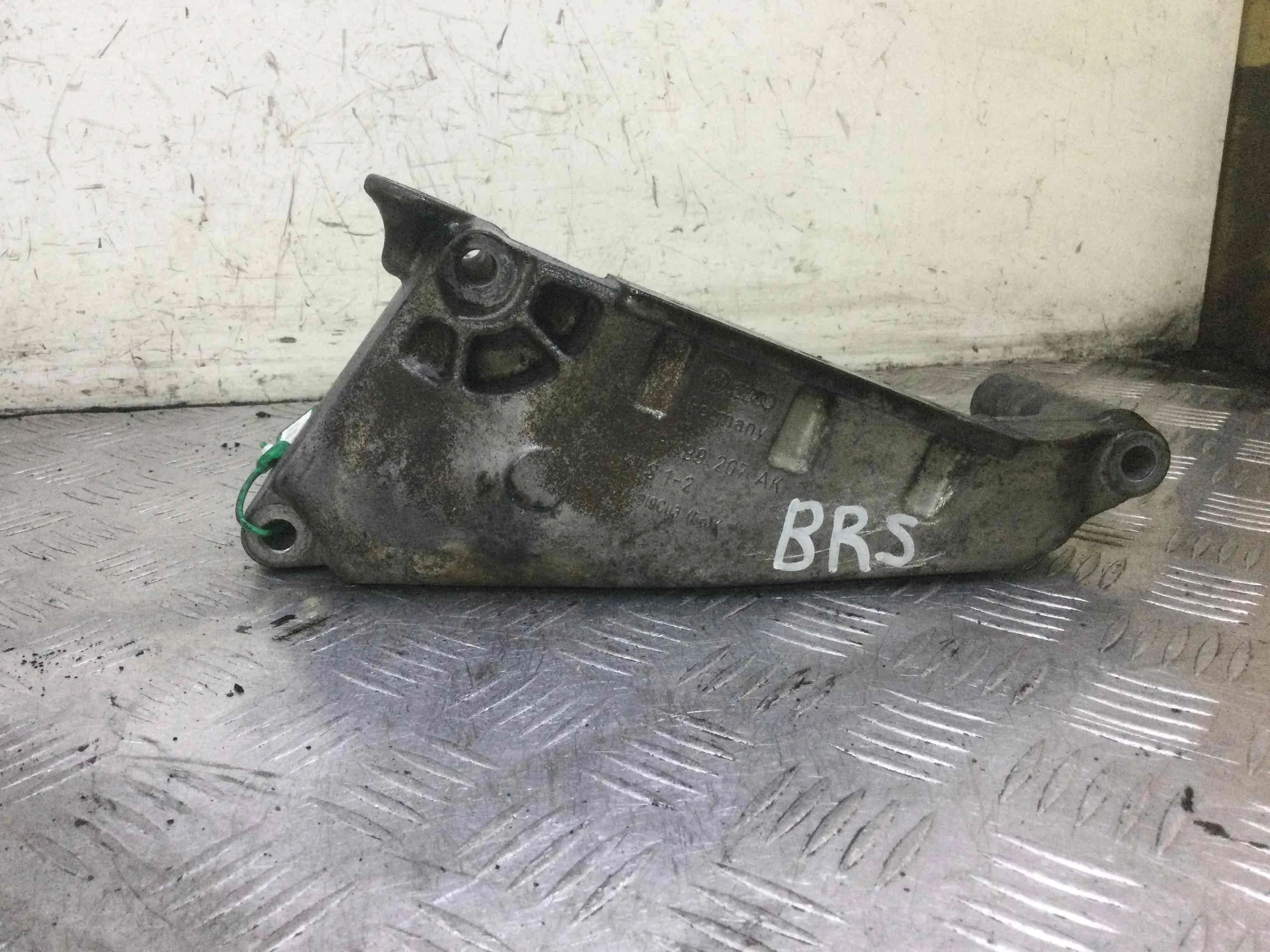 Кронштейн двигателя Volkswagen Transporter T5 2003 - 2009 дизель 1.9 TDI Механика Микроавтобус