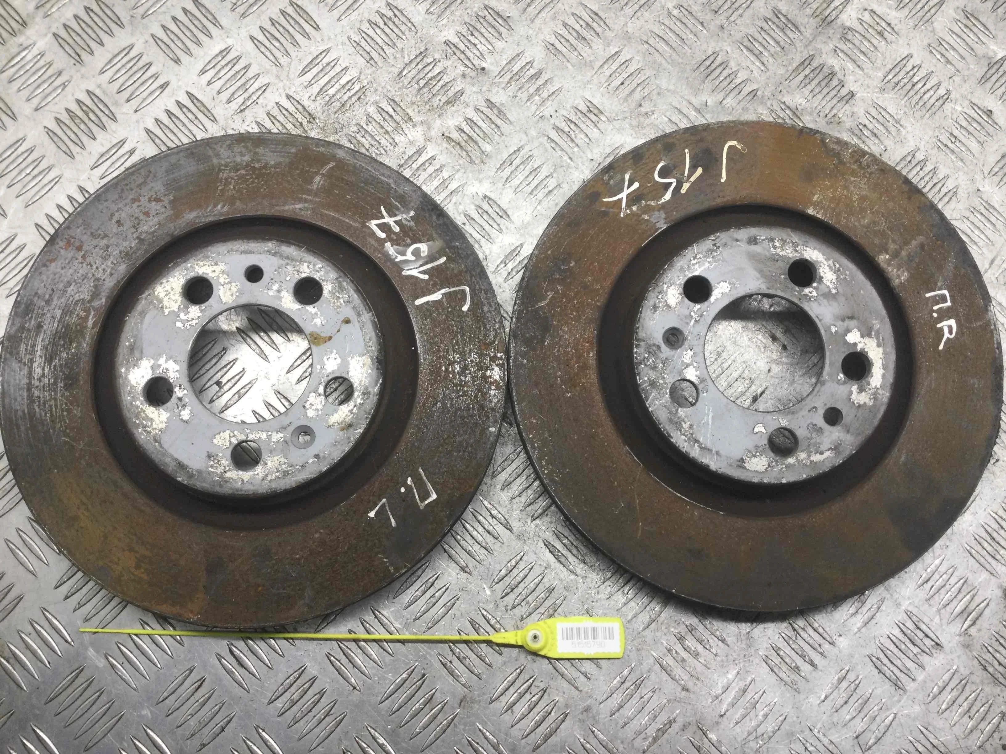 Диск тормозной передний Ford Focus 1 поколение [рестайлинг] (2001-2005) бензин 1.8 i Механика Х/б