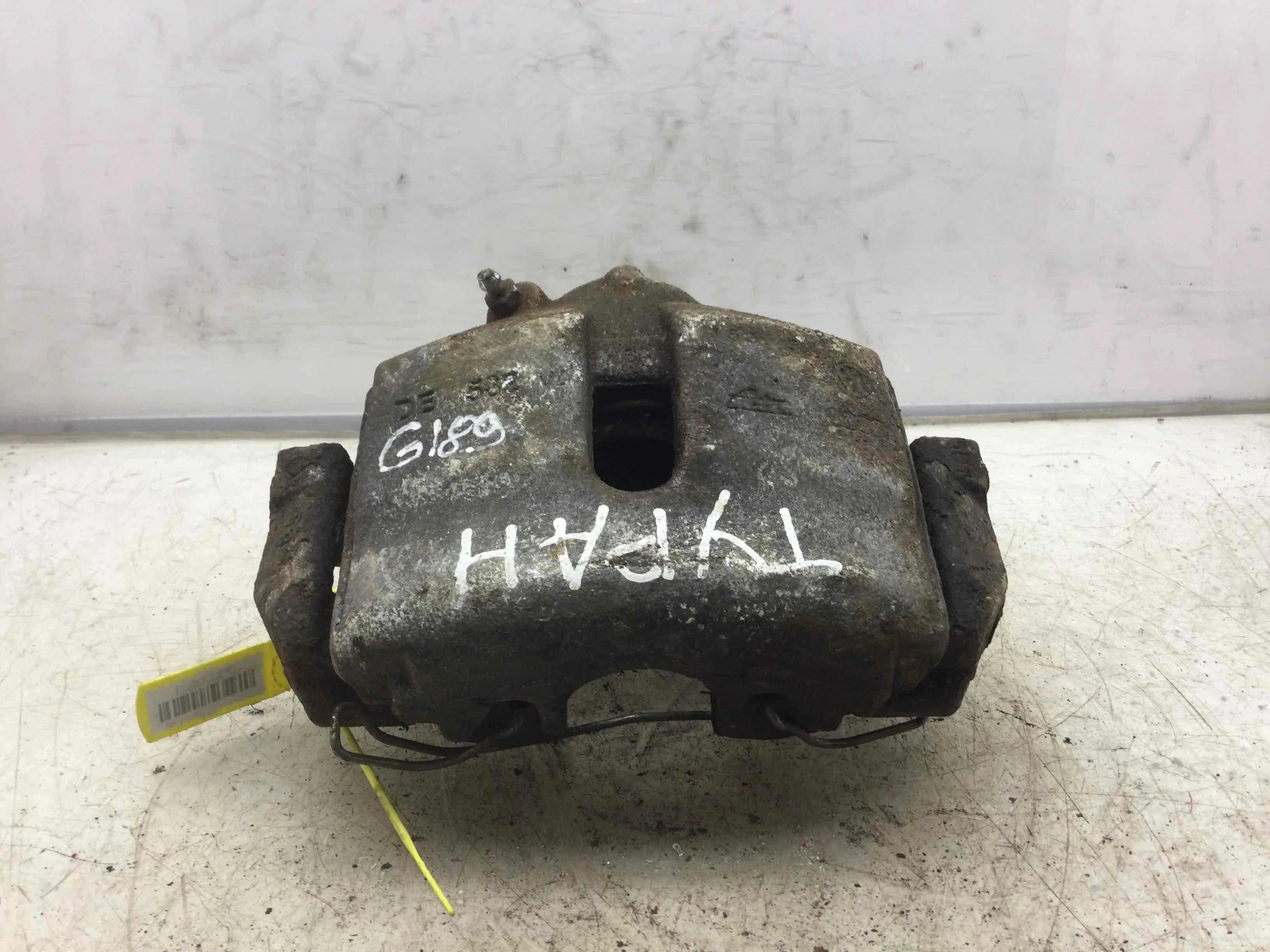 Суппорт передний правый Volkswagen Touran 1 поколение (2003-2006) бензин 2.0 i Механика Минивэн