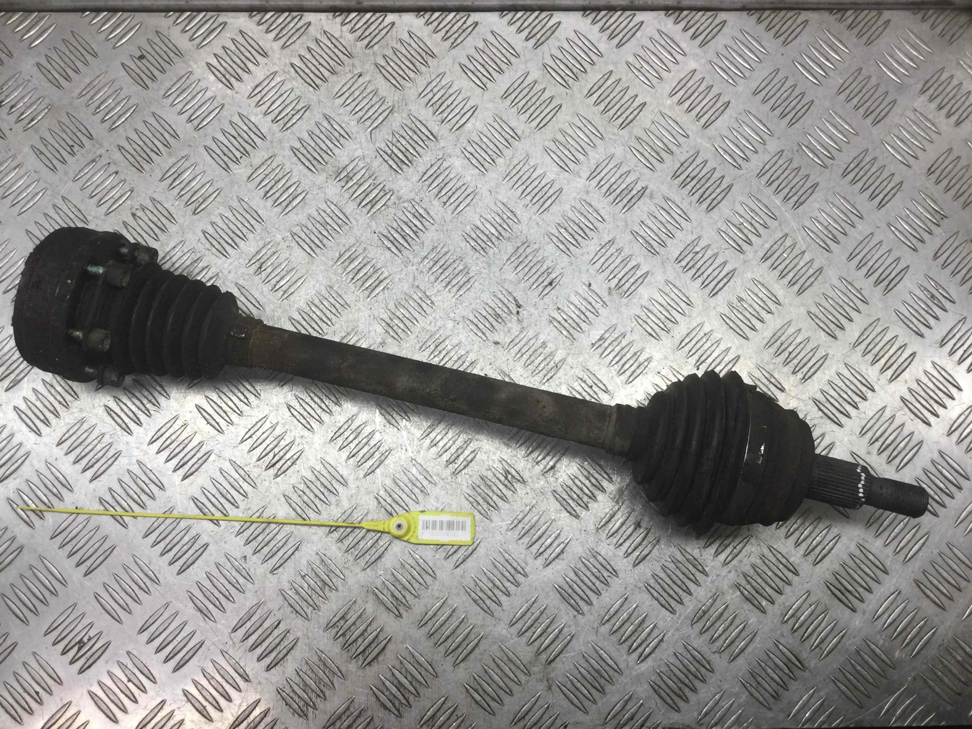 Полуось передняя левая (приводной вал, ШРУС) Audi A3 8L (1996-2000) бензин 1.6 i Механика Х/б