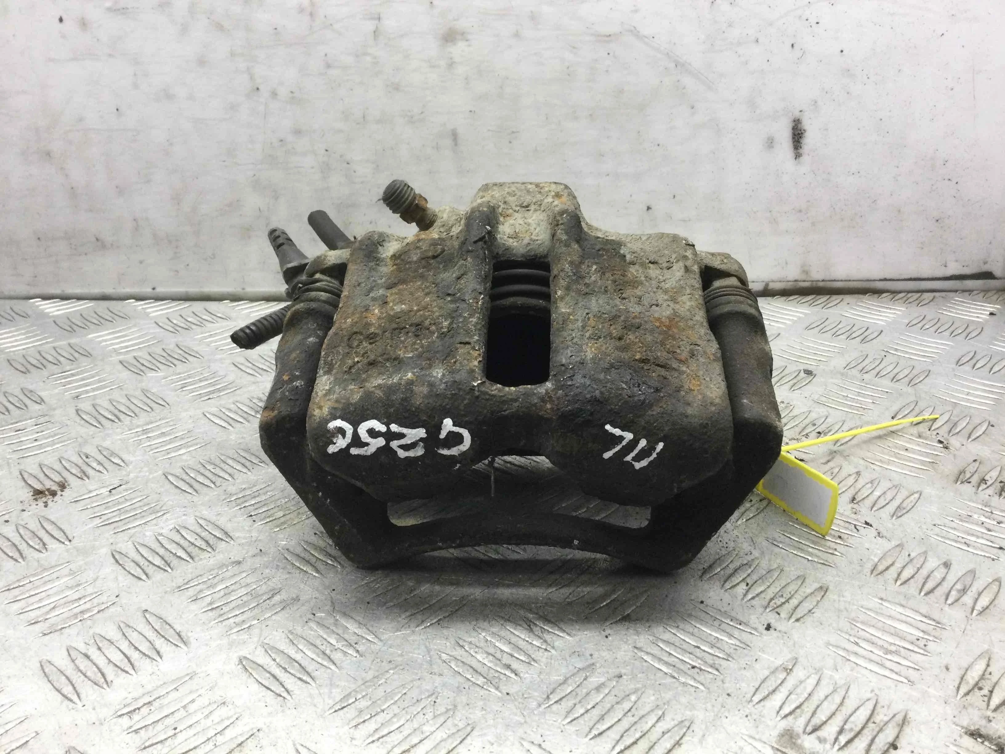 Суппорт передний правый Audi A3 8L (1996-2000) бензин 1.8 i Механика Х/б