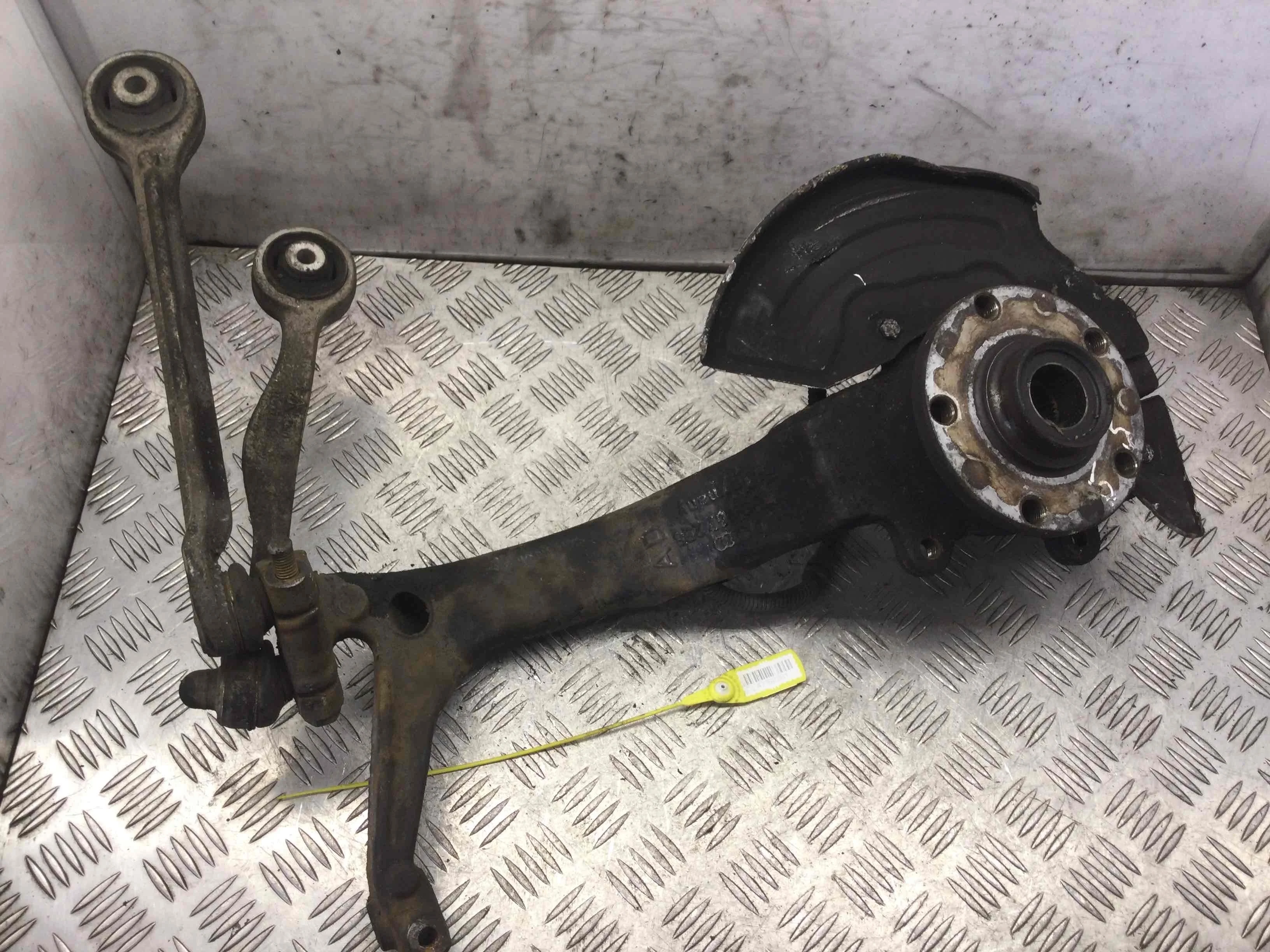 Ступица передняя правая Volkswagen Passat B5 (1996-2000) бензин 1.8  Механика Седан