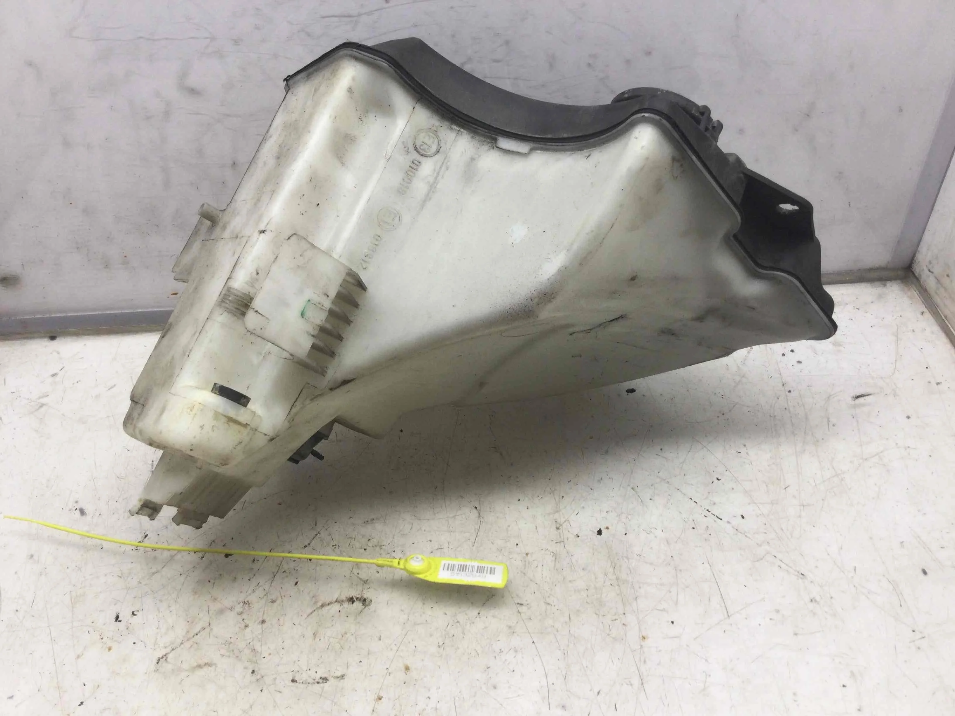 Бачок омывателя BMW 3-Series 3-Series E46 1998 - 2006 бензин 2.0 i Механика Седан