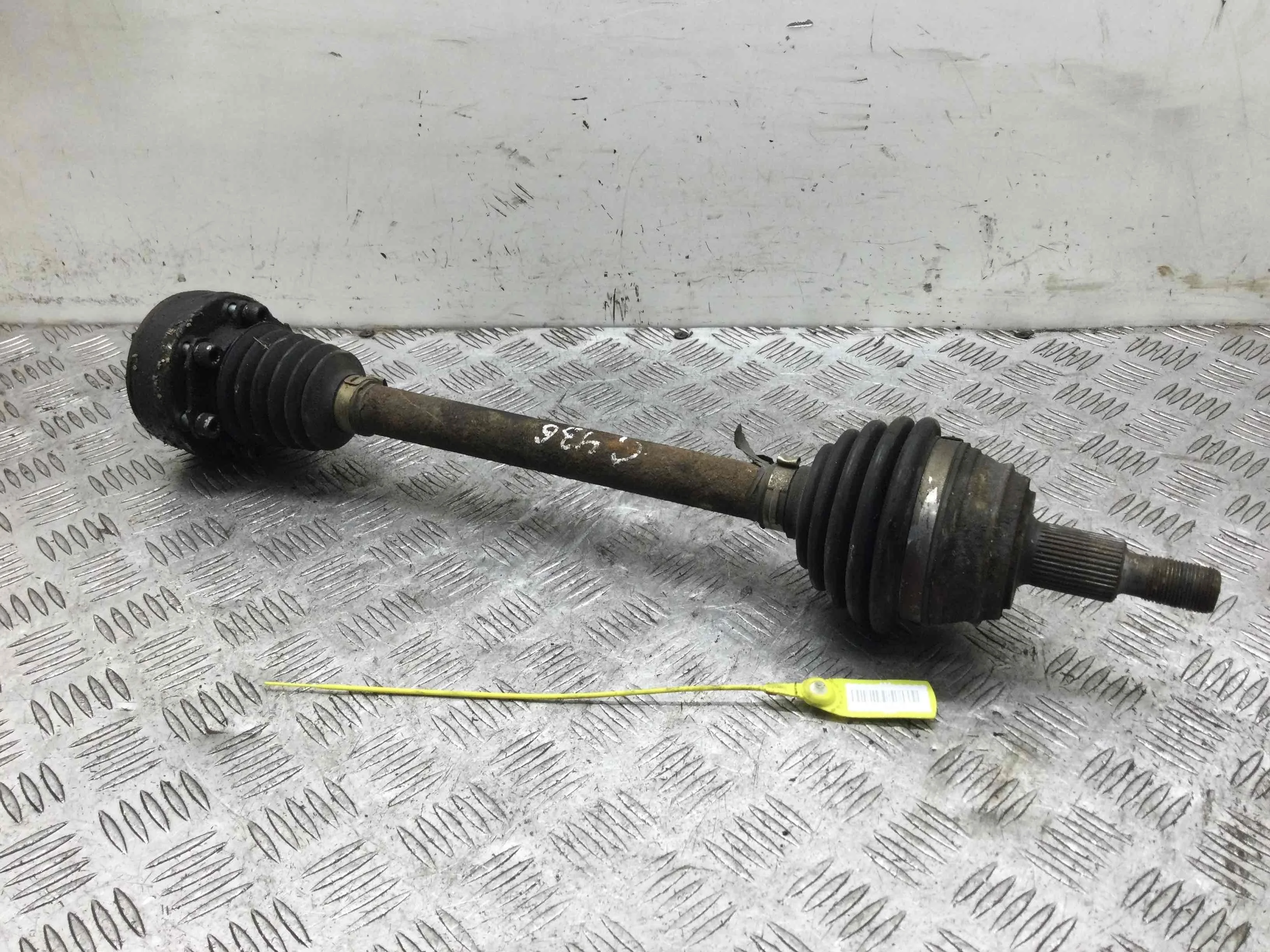 Полуось передняя левая (приводной вал, ШРУС) Audi A3 8L (1996-2000) бензин 1.6  Механика Х/б
