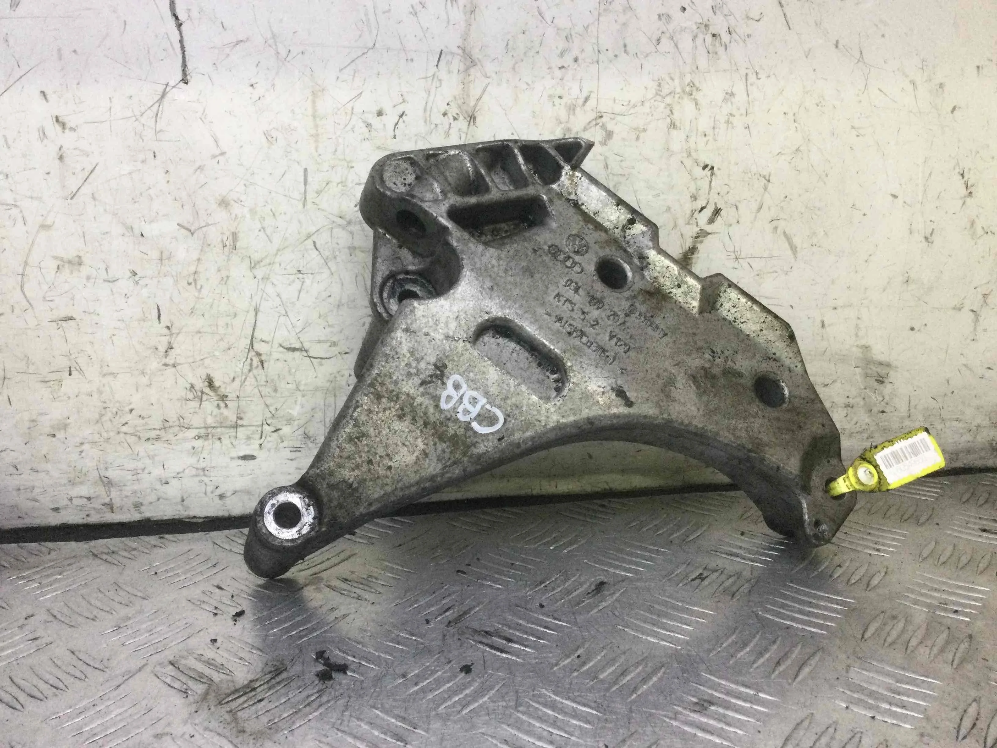 Кронштейн двигателя Volkswagen Passat B6 (2005-2010) дизель 2.0 TDI DSG Седан