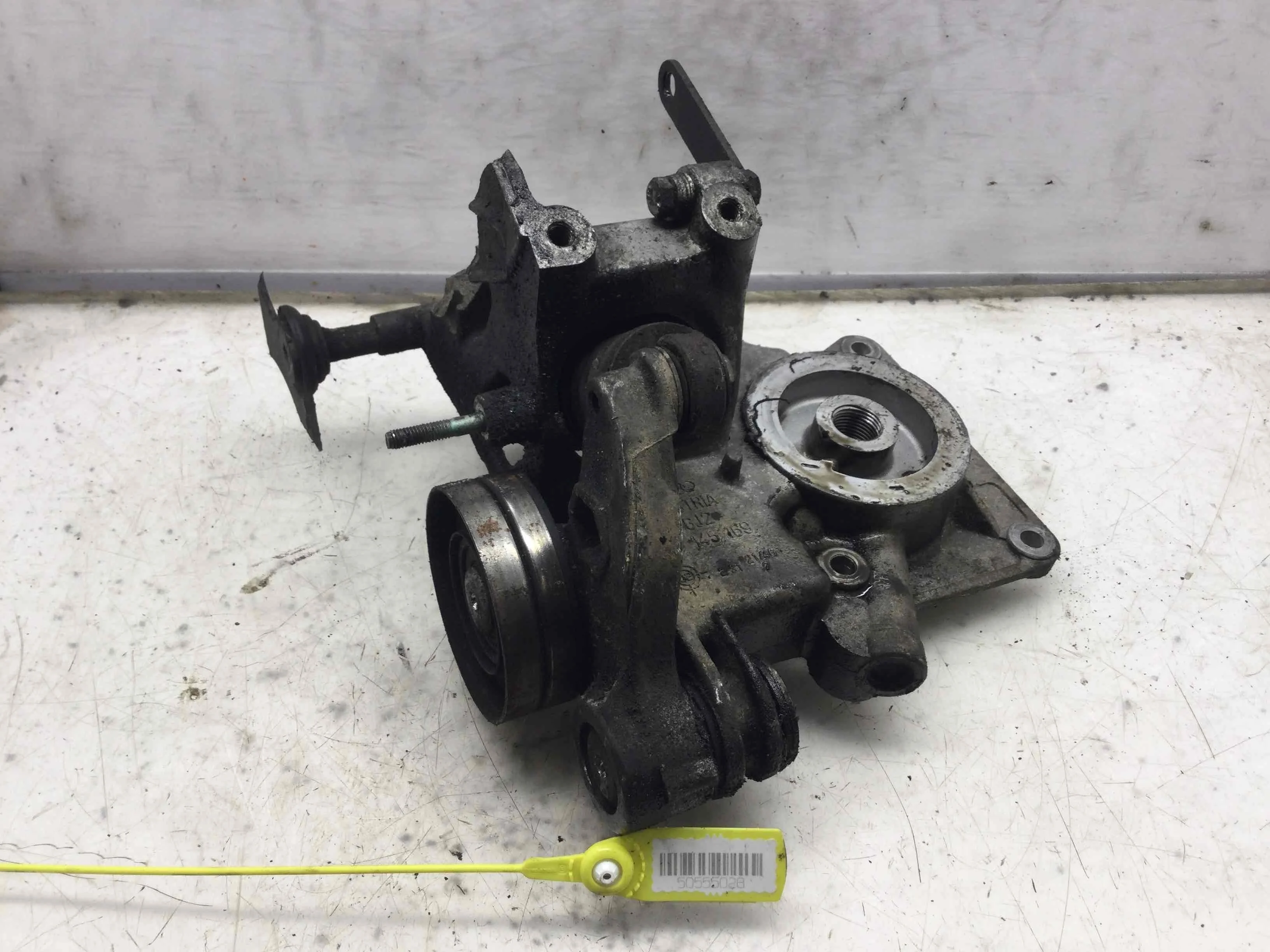 Кронштейн гидроусилителя Audi A4 B6 (2000-2005) дизель 2.5 TDI Автомат Седан