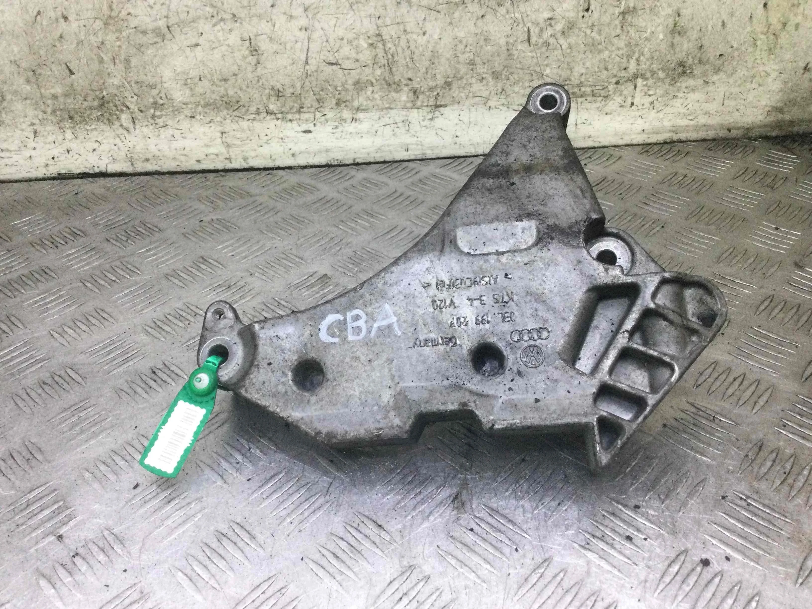 Кронштейн двигателя Volkswagen Passat B6 (2005-2010) дизель 2.0 TDI Механика Универсал