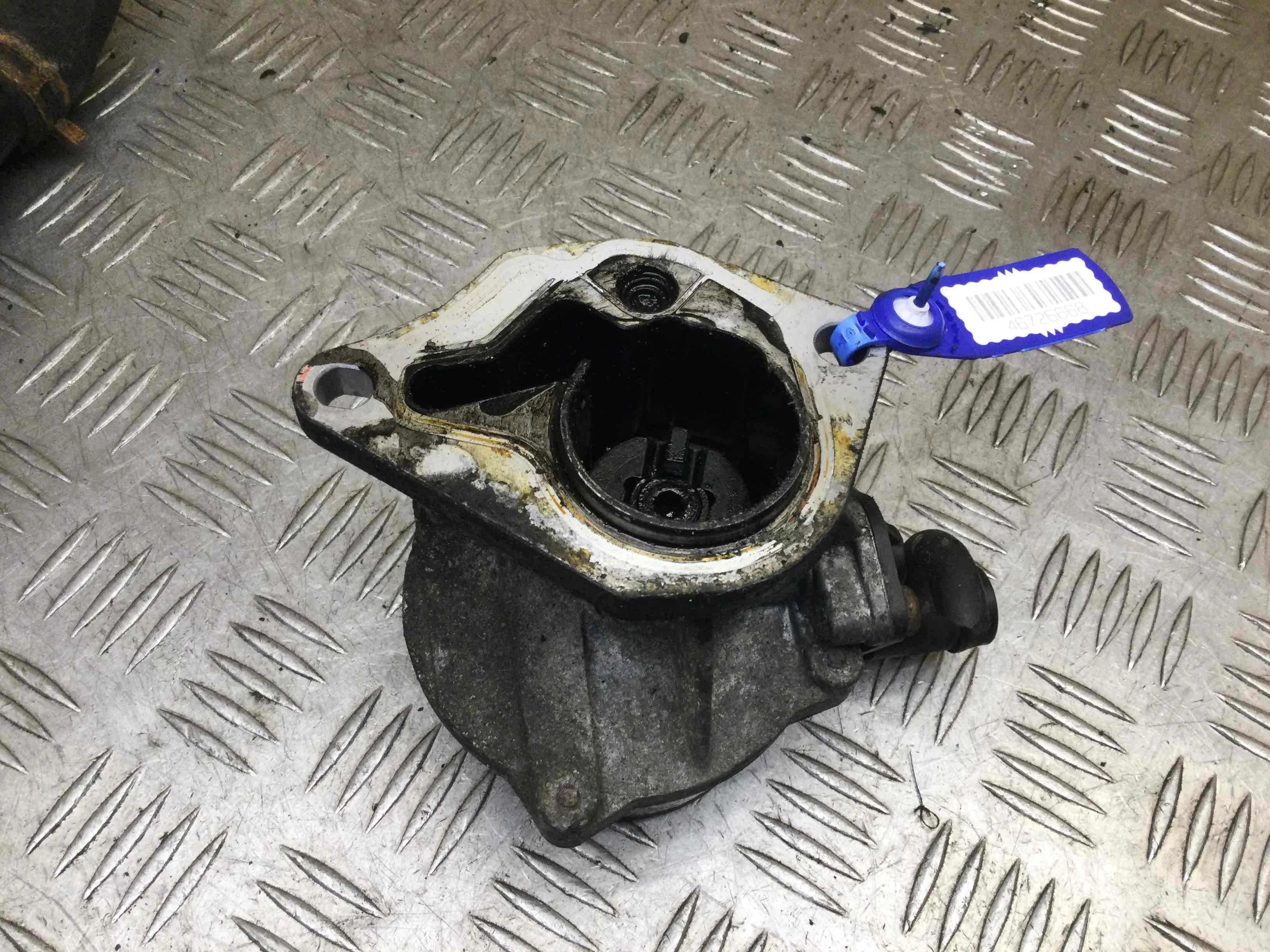 Насос вакуумный Opel Vivaro A (2001-2014) дизель 1.9 dCi Механика Микроавтобус