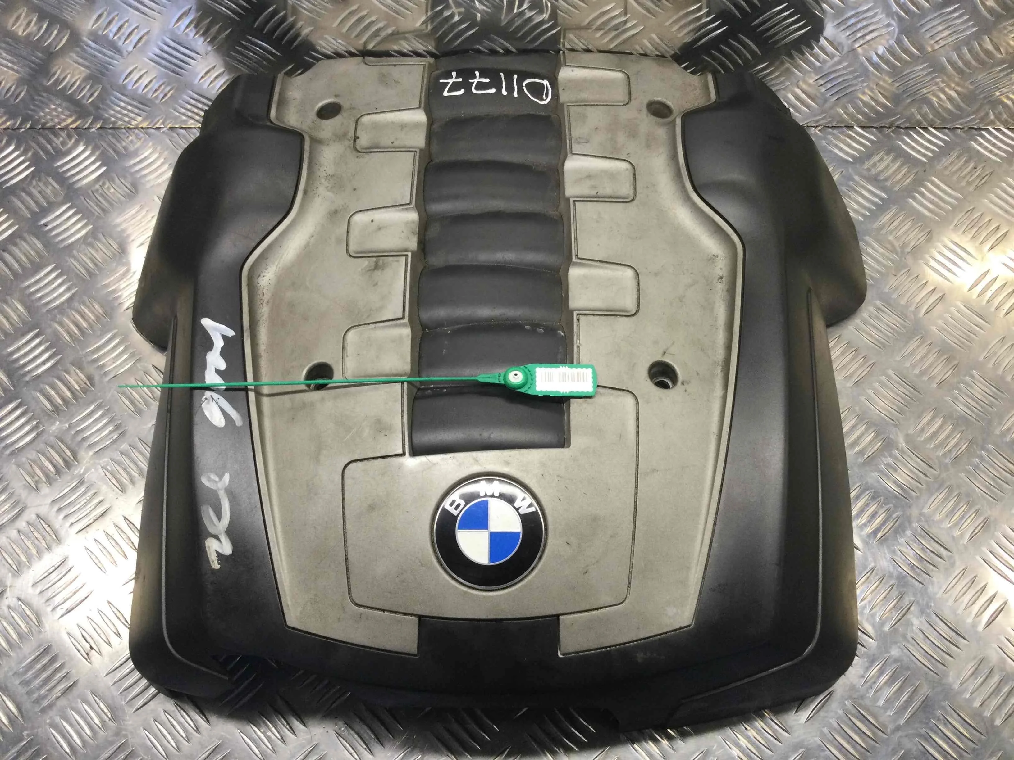 Декоративная крышка двигателя BMW 5-Series 5-Series E60 2003 - 2009 бензин 4.8  Автомат Седан