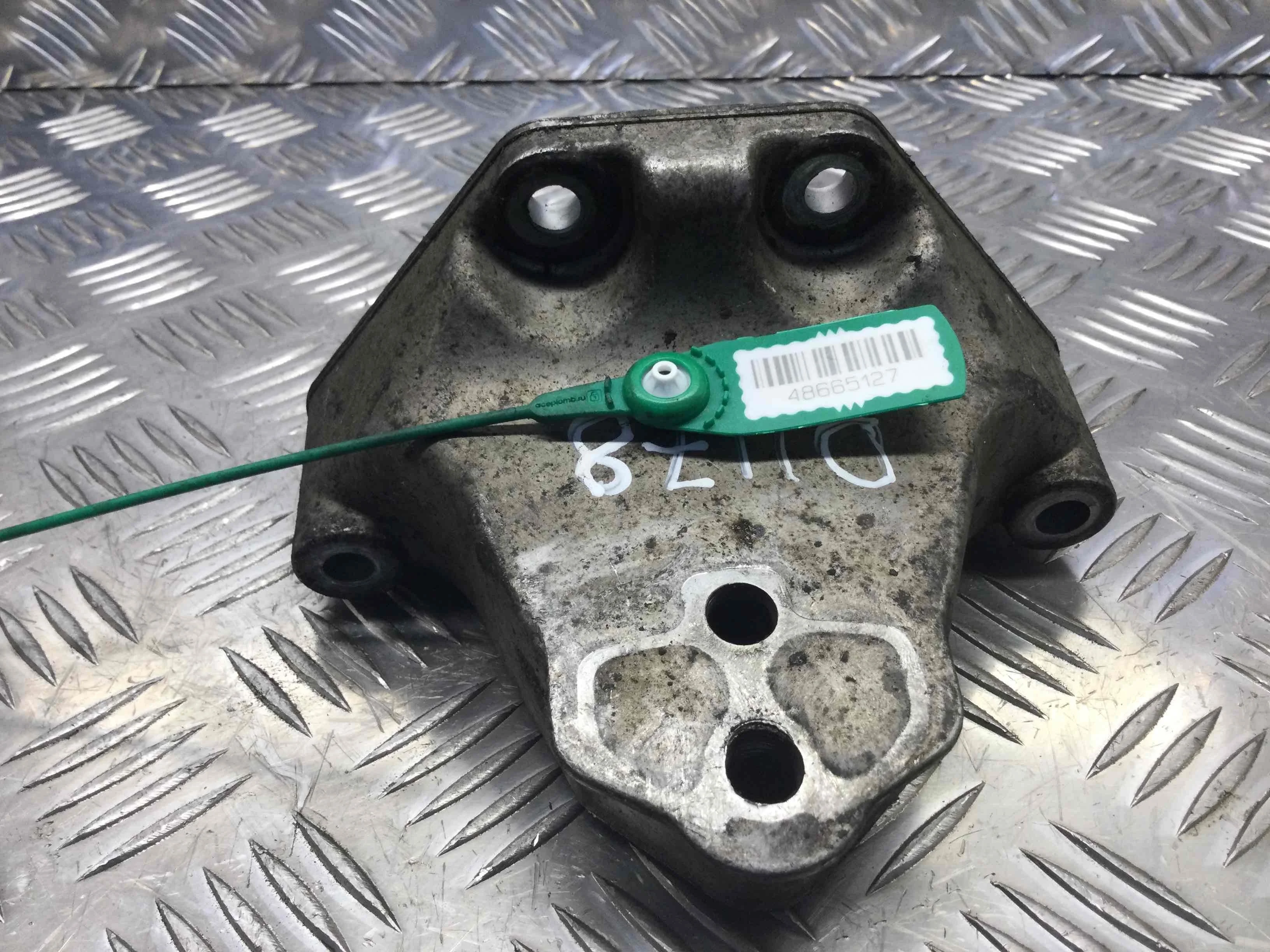 Кронштейн КПП Porsche Cayenne 955 (2002-2007) бензин 4.5  Автомат