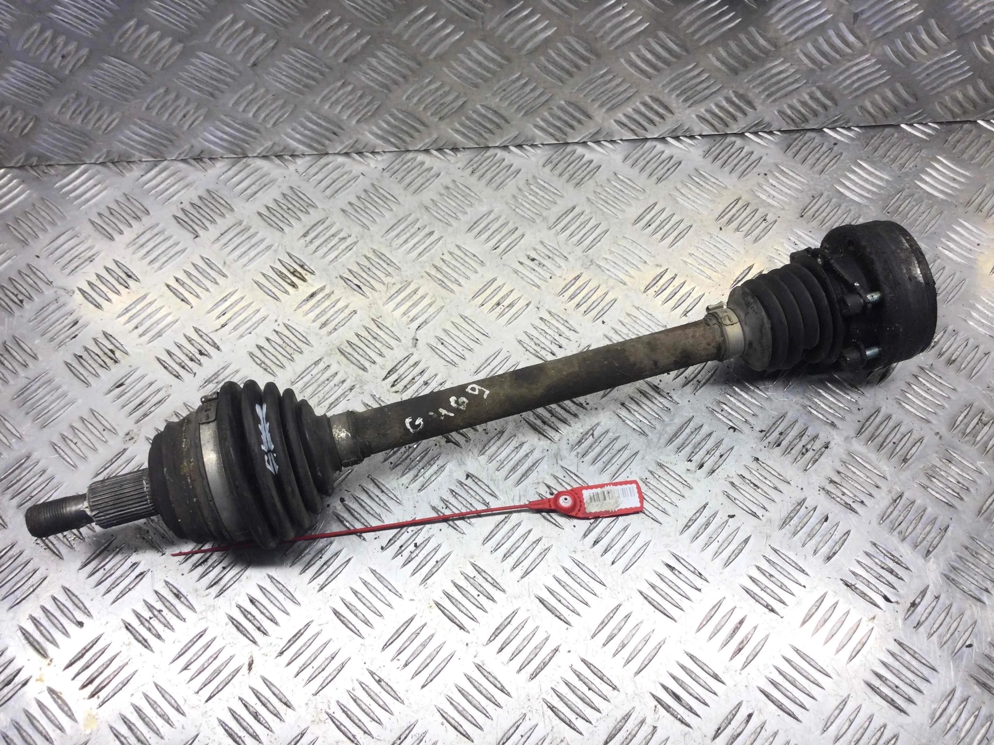 Полуось передняя левая (приводной вал, ШРУС) Audi A3 8L [рестайлинг] (2000-2003) бензин 1.6 i Механика Х/б