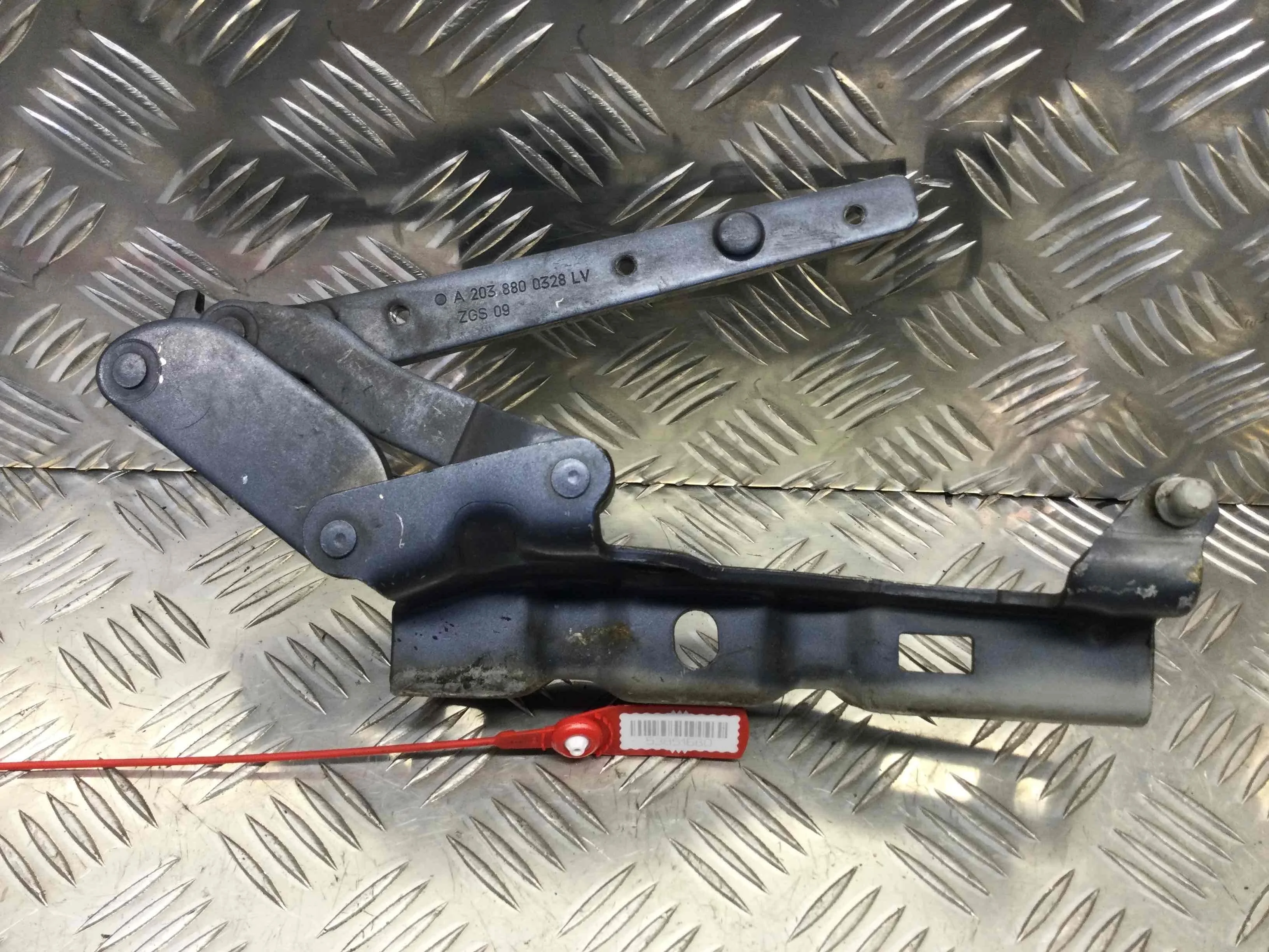 Петля капота левая Mercedes CLK W209/A209 (2002-2005) бензин 2.6 i Автомат Купе