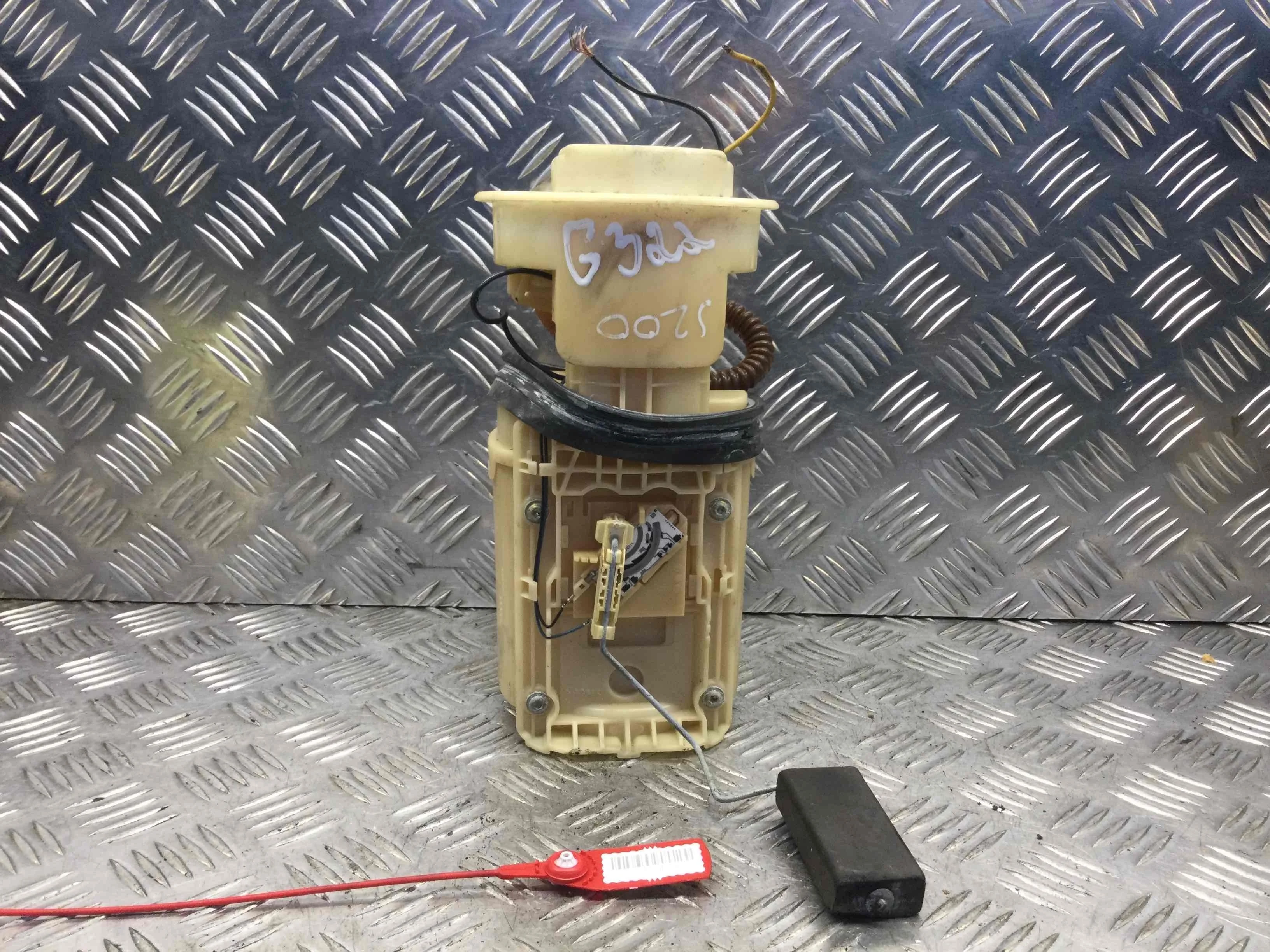 Насос топливный Volkswagen Golf 4 поколение (1997-2004) бензин 1.4  Механика Х/б