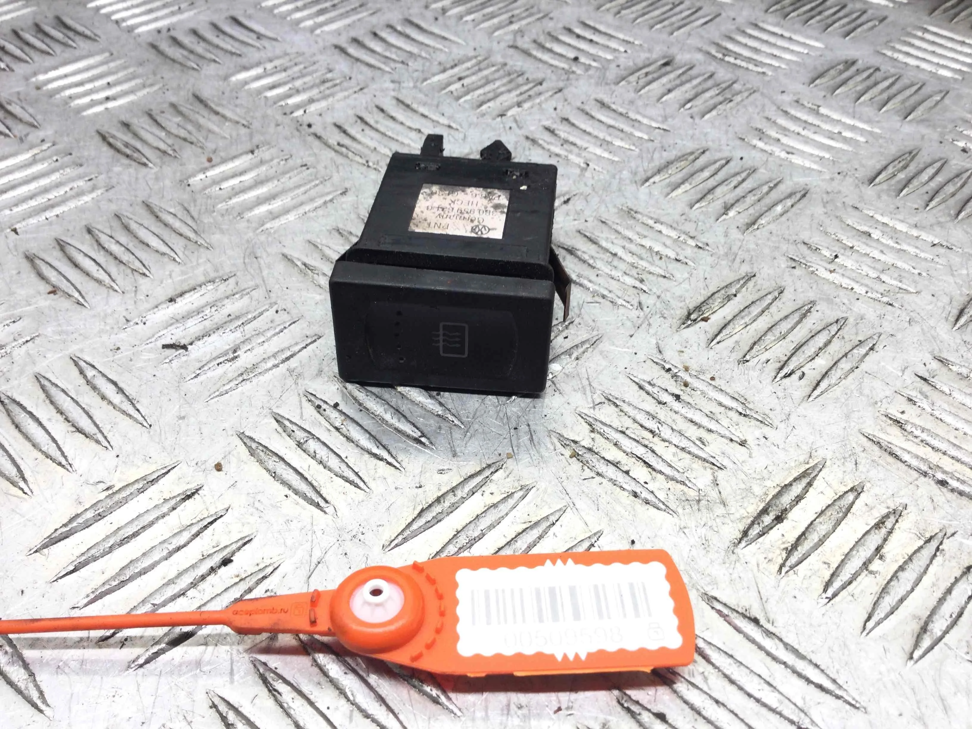 Кнопка подогрева заднего стекла Volkswagen Passat B5 (1996-2000) дизель 1.9 TDI Механика Универсал