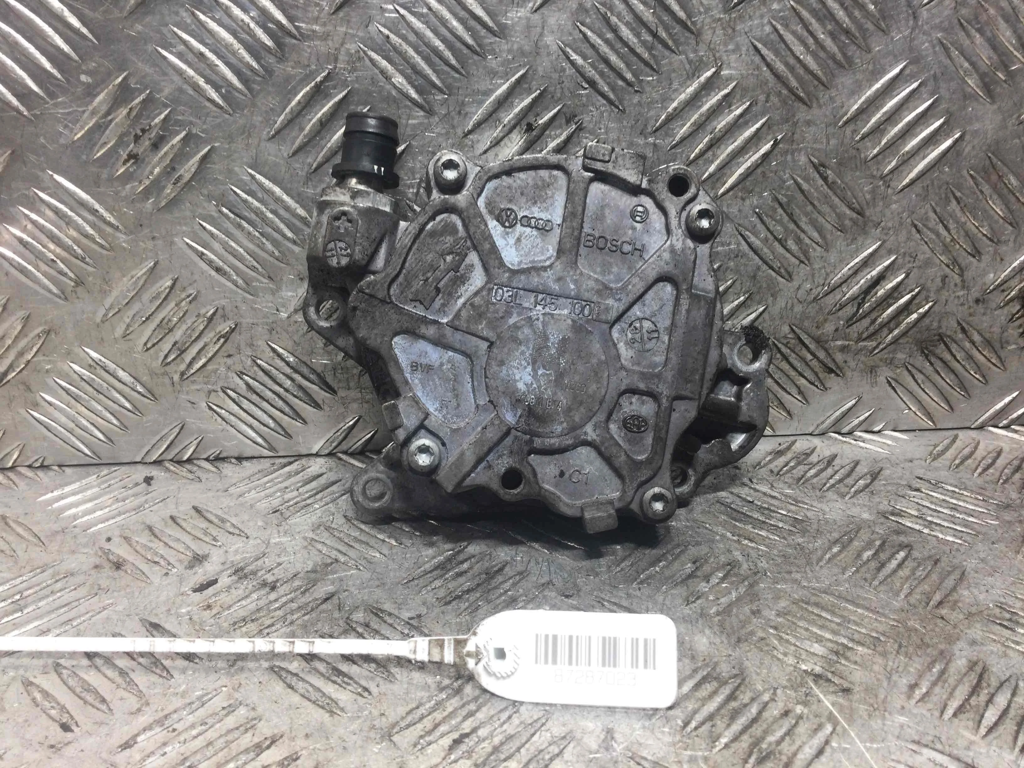 Насос вакуумный Volkswagen Golf 6 поколение (2008-2015) дизель 1.6 TDI DSG Х/б