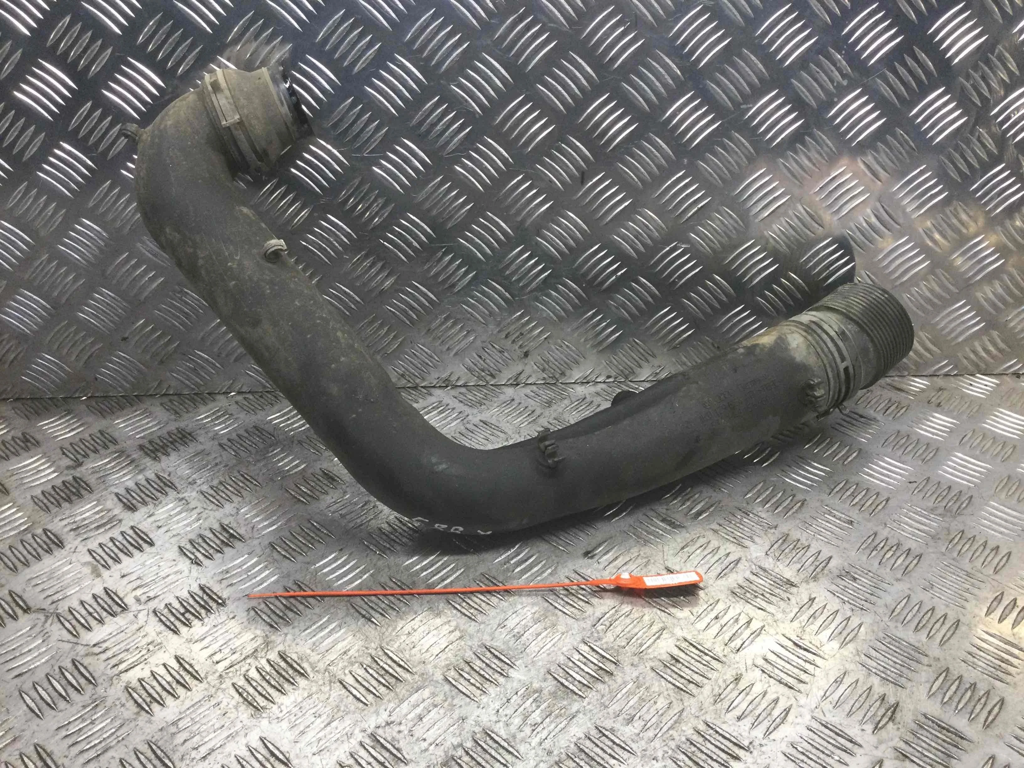 Патрубок интеркулера Volkswagen Passat B6 (2005-2010) дизель 1.9 TDI Механика Седан