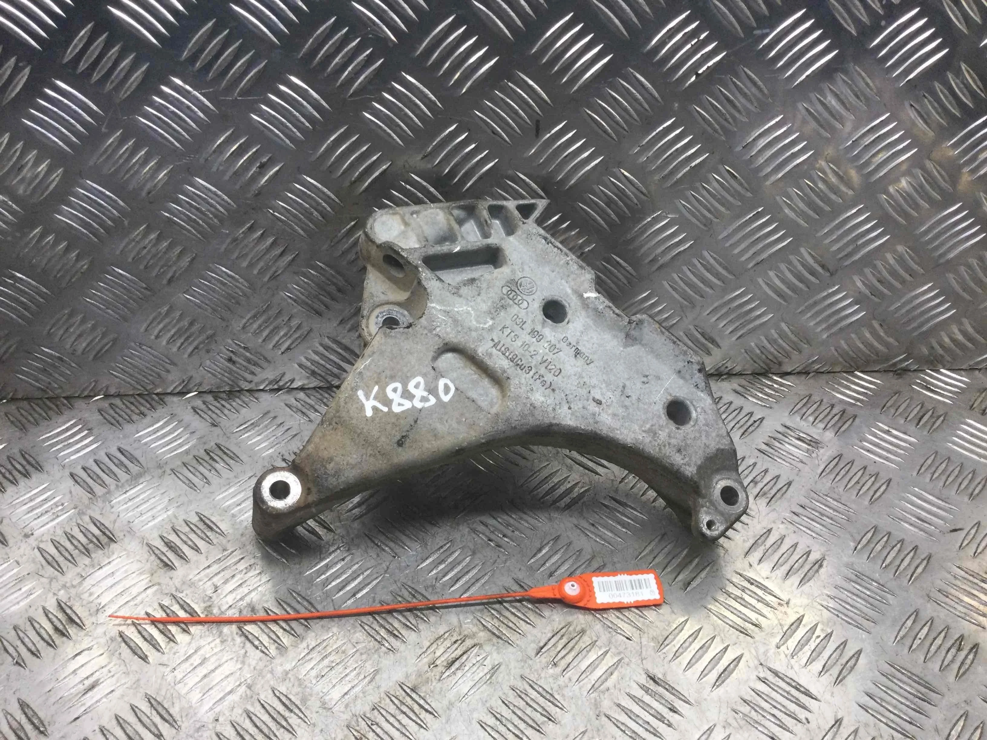 Кронштейн двигателя Skoda Octavia Tour [рестайлинг] (2000-2010) дизель 2.0 TDI Механика Лифтбэк