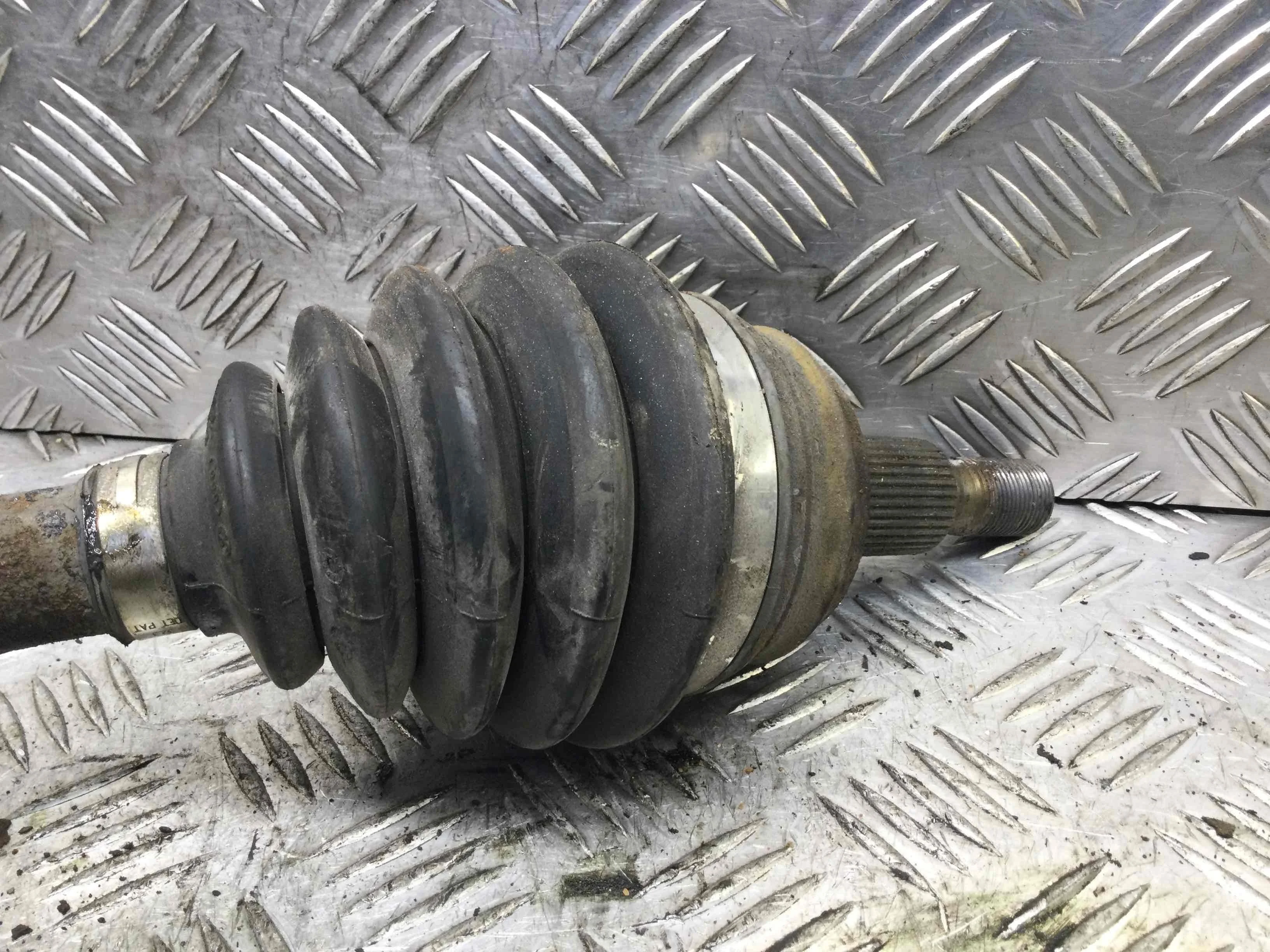 Полуось передняя левая (приводной вал, ШРУС) Audi A3 8L (1996-2000) бензин 1.6 i Механика Х/б