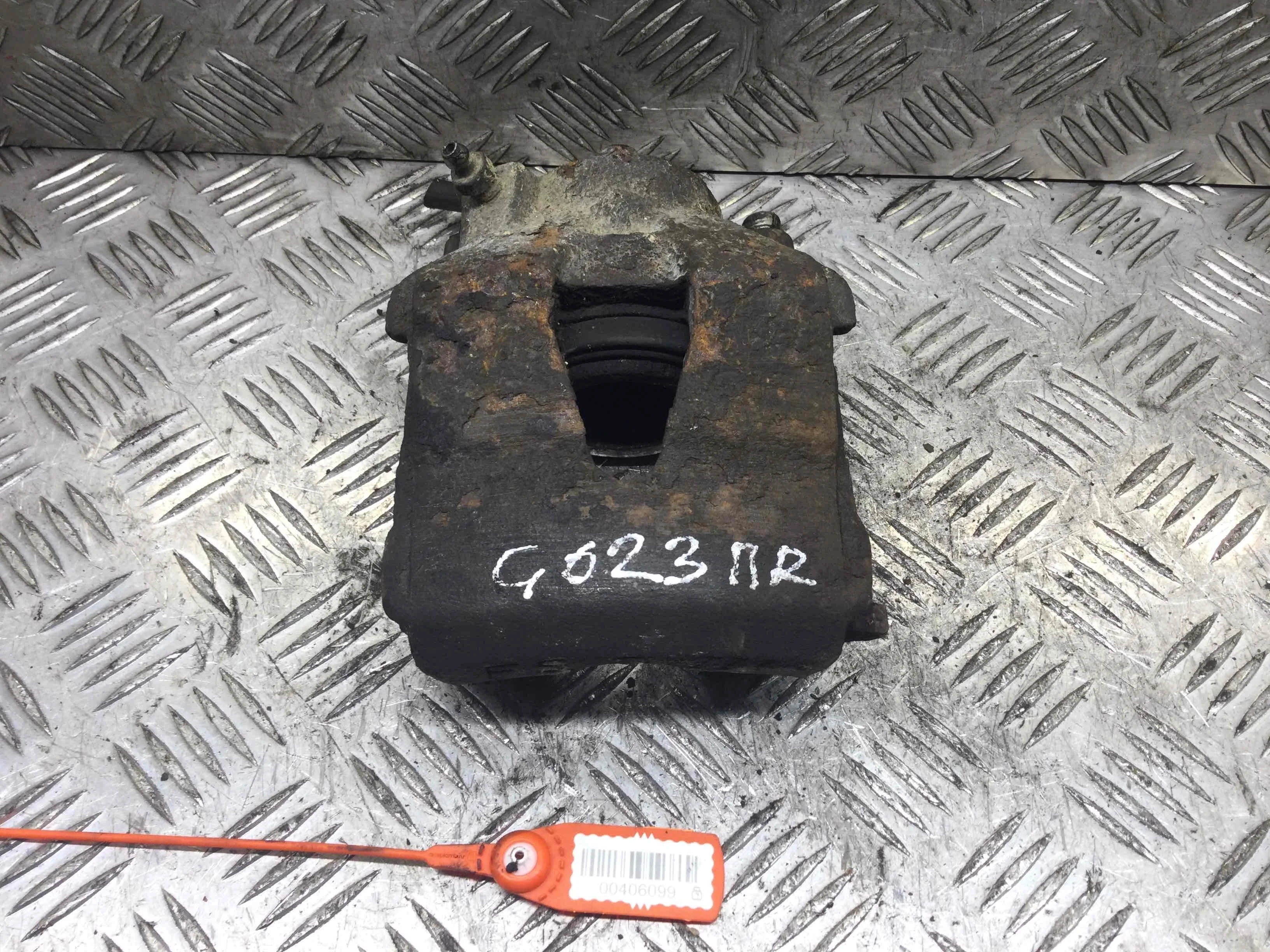 Суппорт передний правый Audi A4 B5 (1994-1999) бензин 2.4 i Механика Седан