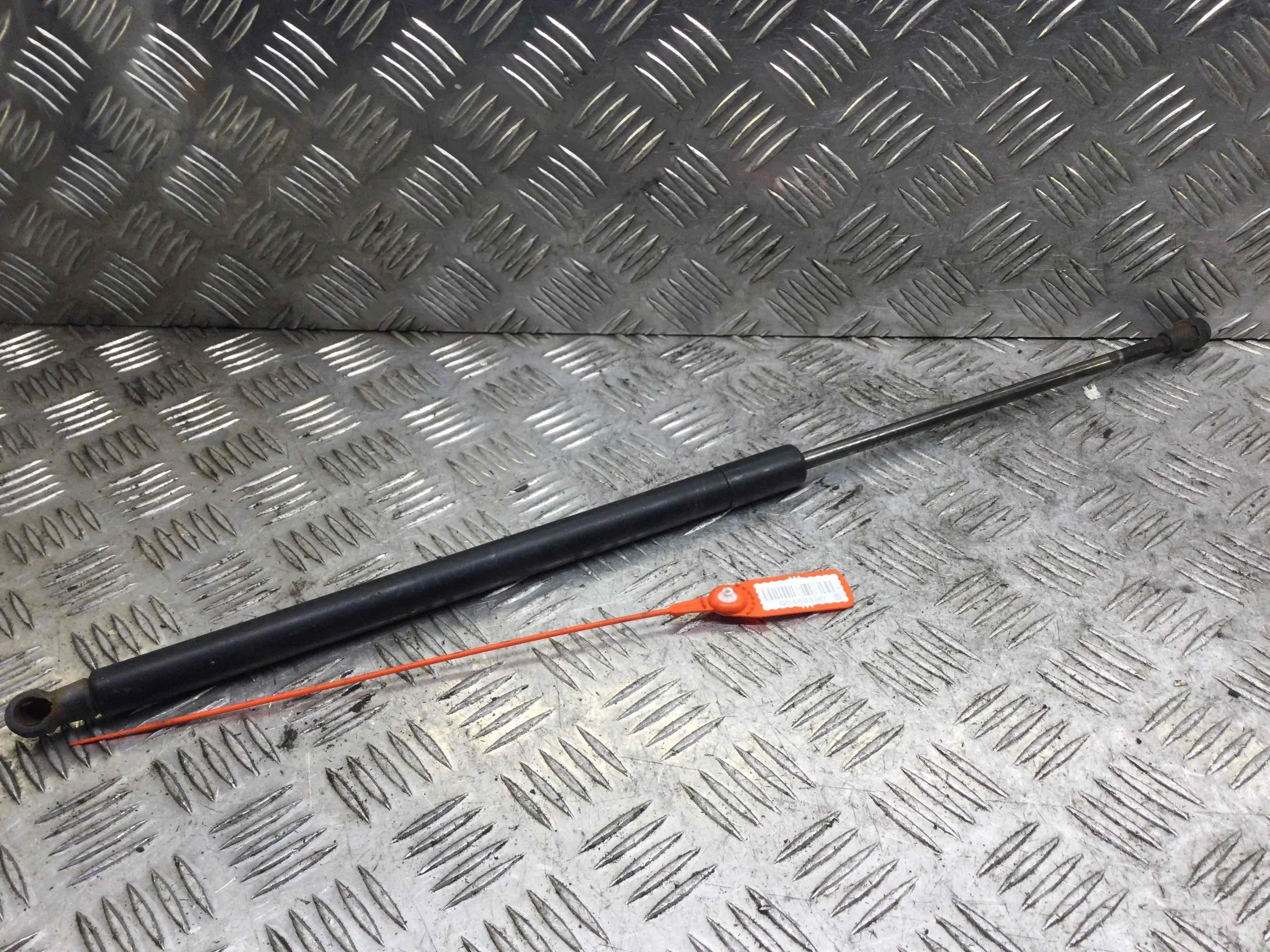 Амортизатор крышки багажника (3-5 двери) BMW 3-Series 3-Series E46 1998 - 2006 дизель 2.0 TDI Механика Универсал