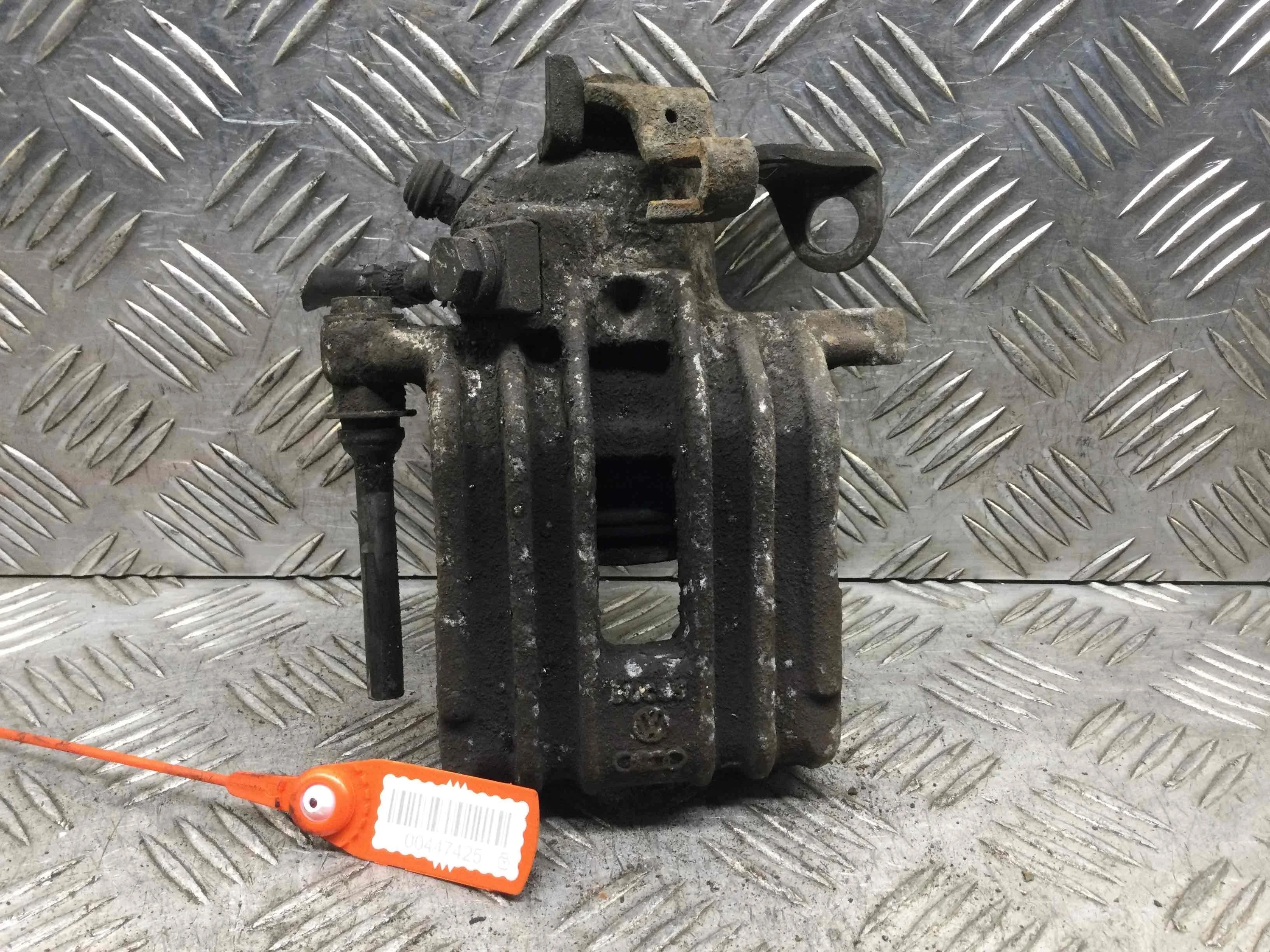 Суппорт задний левый Audi A3 8L (1996-2000) бензин 1.6 i Механика Х/б