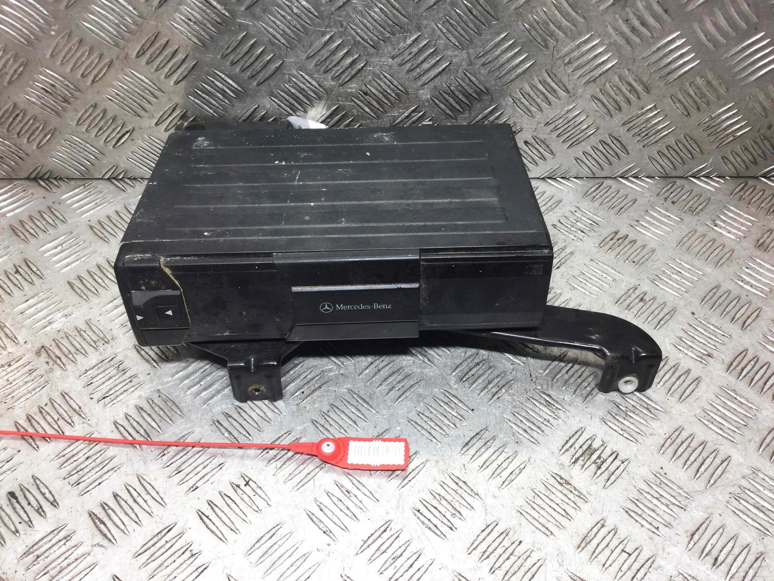 CD-чейнджер Mercedes E-klasse E-klasse (W210) 1995 - 2003 дизель 2.2 CDI Механика Седан