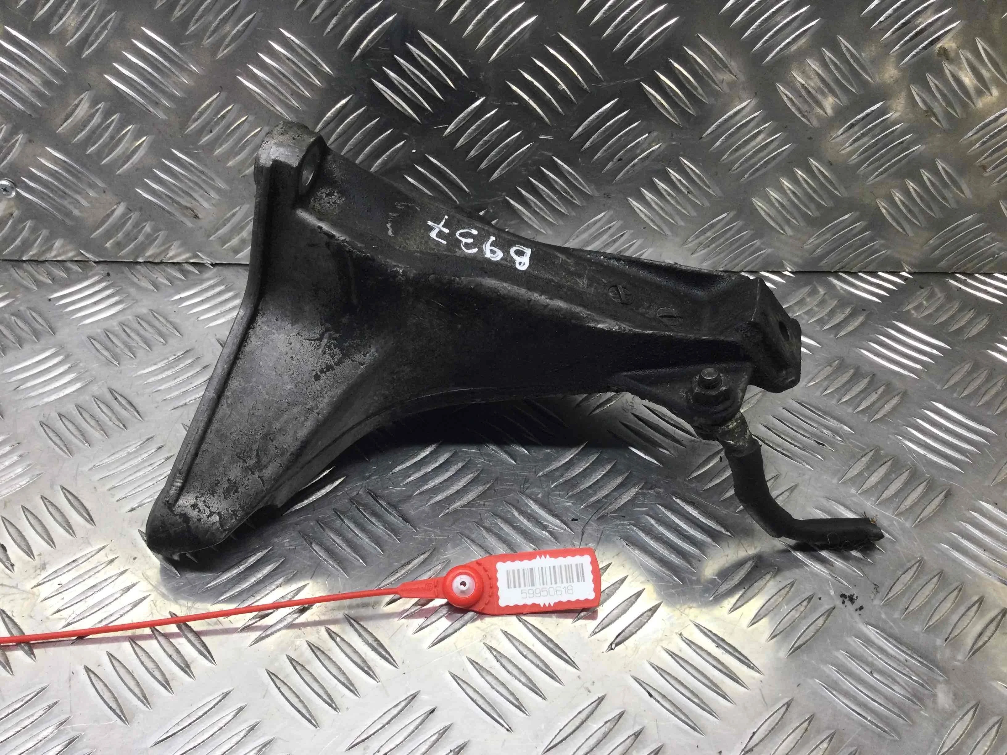 Кронштейн двигателя Audi A4 B6 (2000-2005) дизель 1.9 TDI Механика Седан