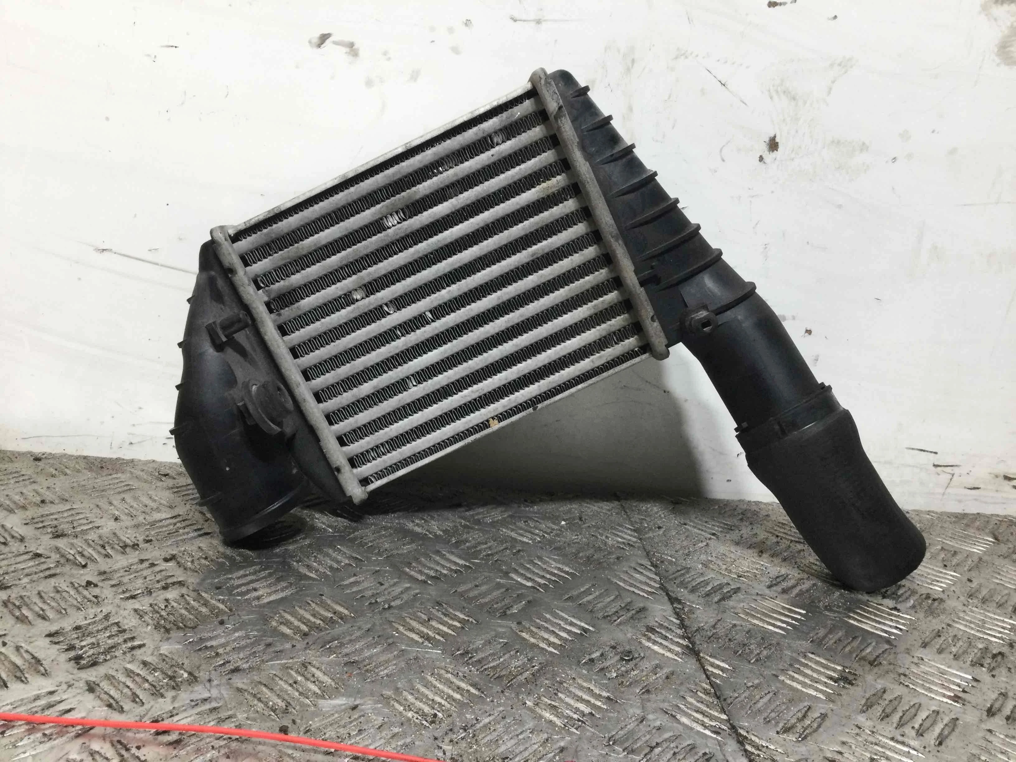 Интеркулер Volkswagen Passat B5+ [рестайлинг] (2000-2005) дизель 2.5 TDI Автомат Универсал