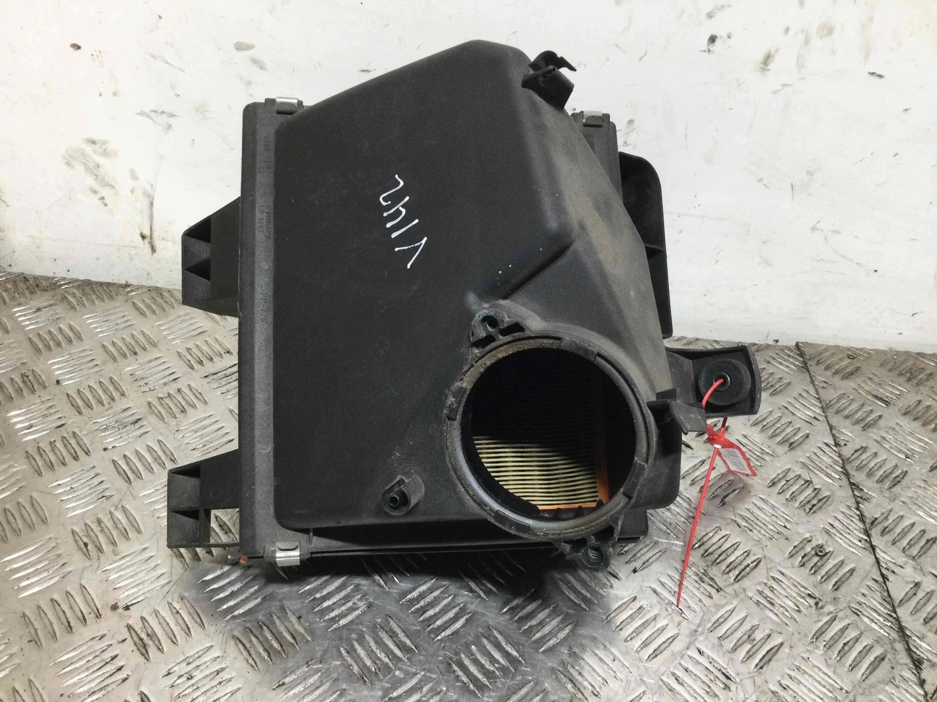 Корпус воздушного фильтра Audi A6 C5/4B (1997-2004) дизель 2.5 TDI Механика Седан