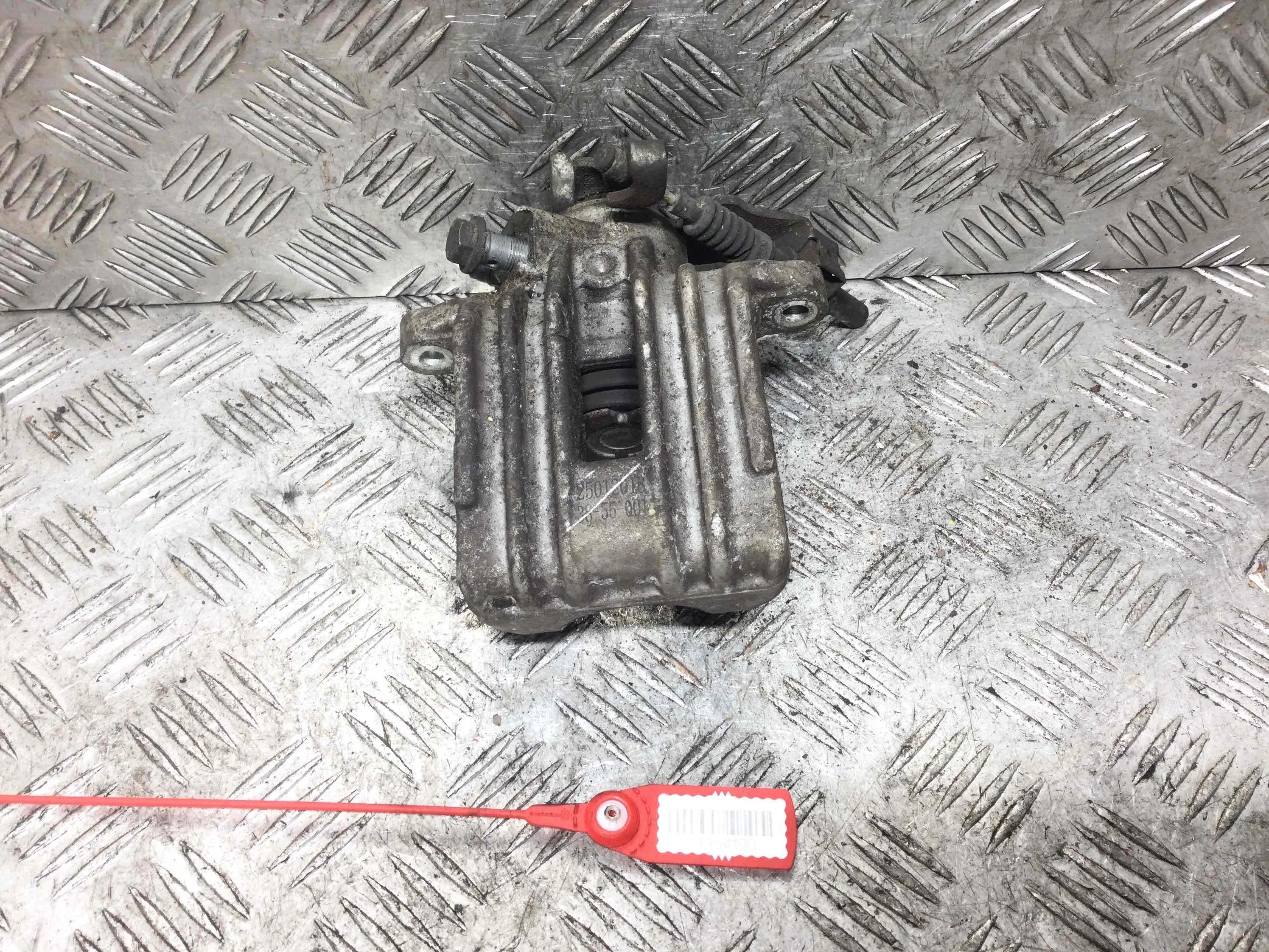 Суппорт задний левый Audi A3 8L (1996-2000) бензин 1.6 i Механика Х/б